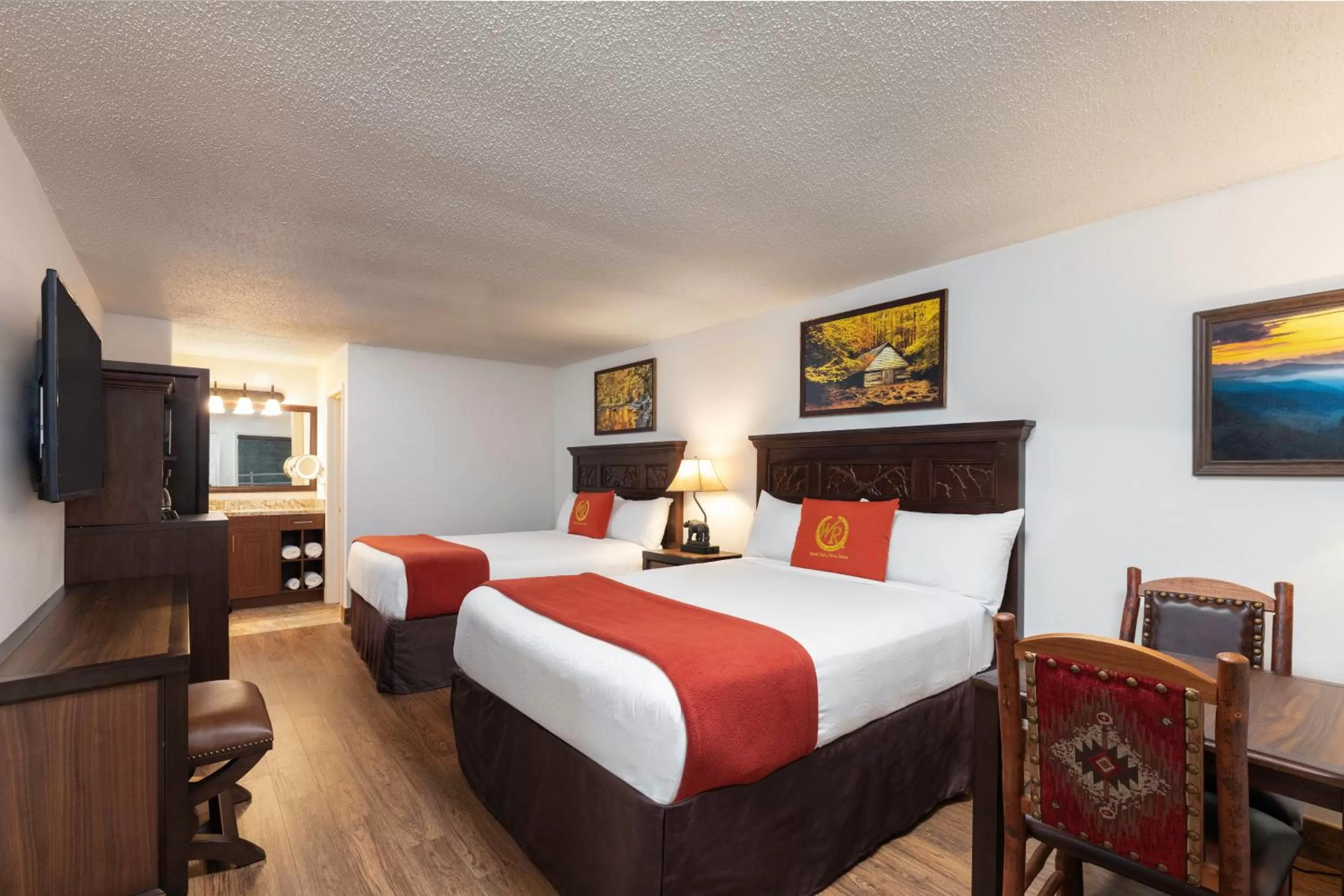 Traditional Queen Guestroom in Westgate Branson Woods Resort