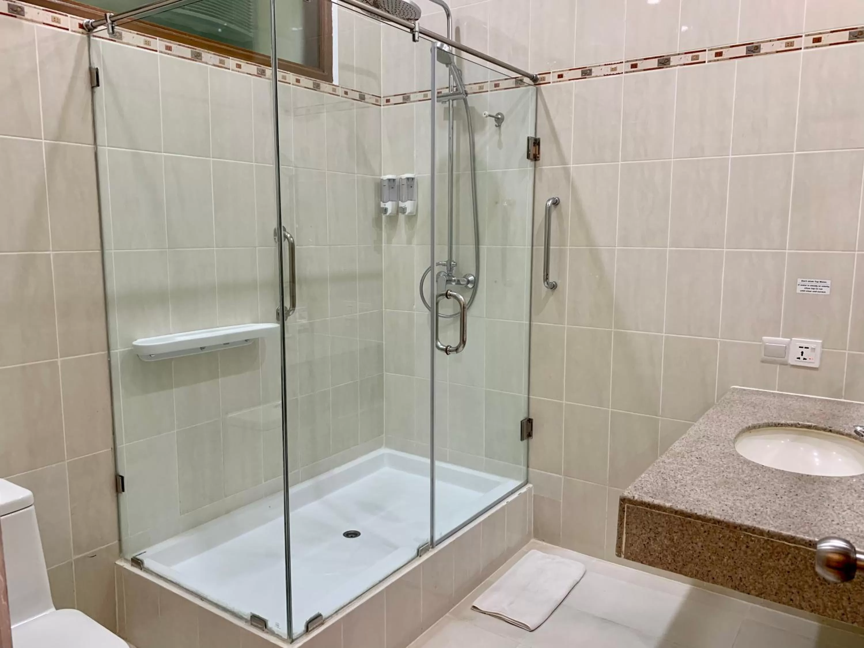 Shower in Febri's Hotel & Spa