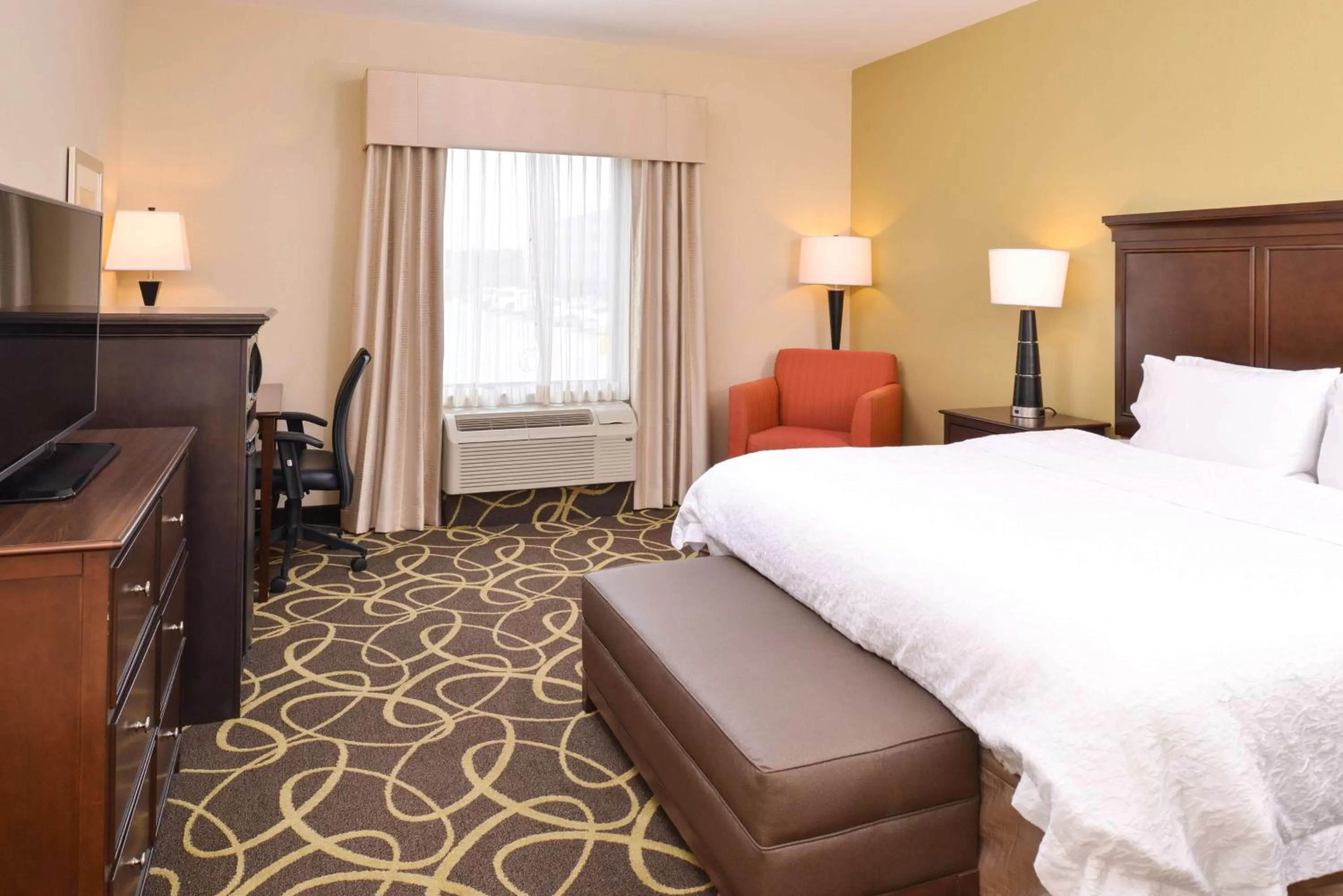King Room in Hampton Inn Omaha Midtown-Aksarben