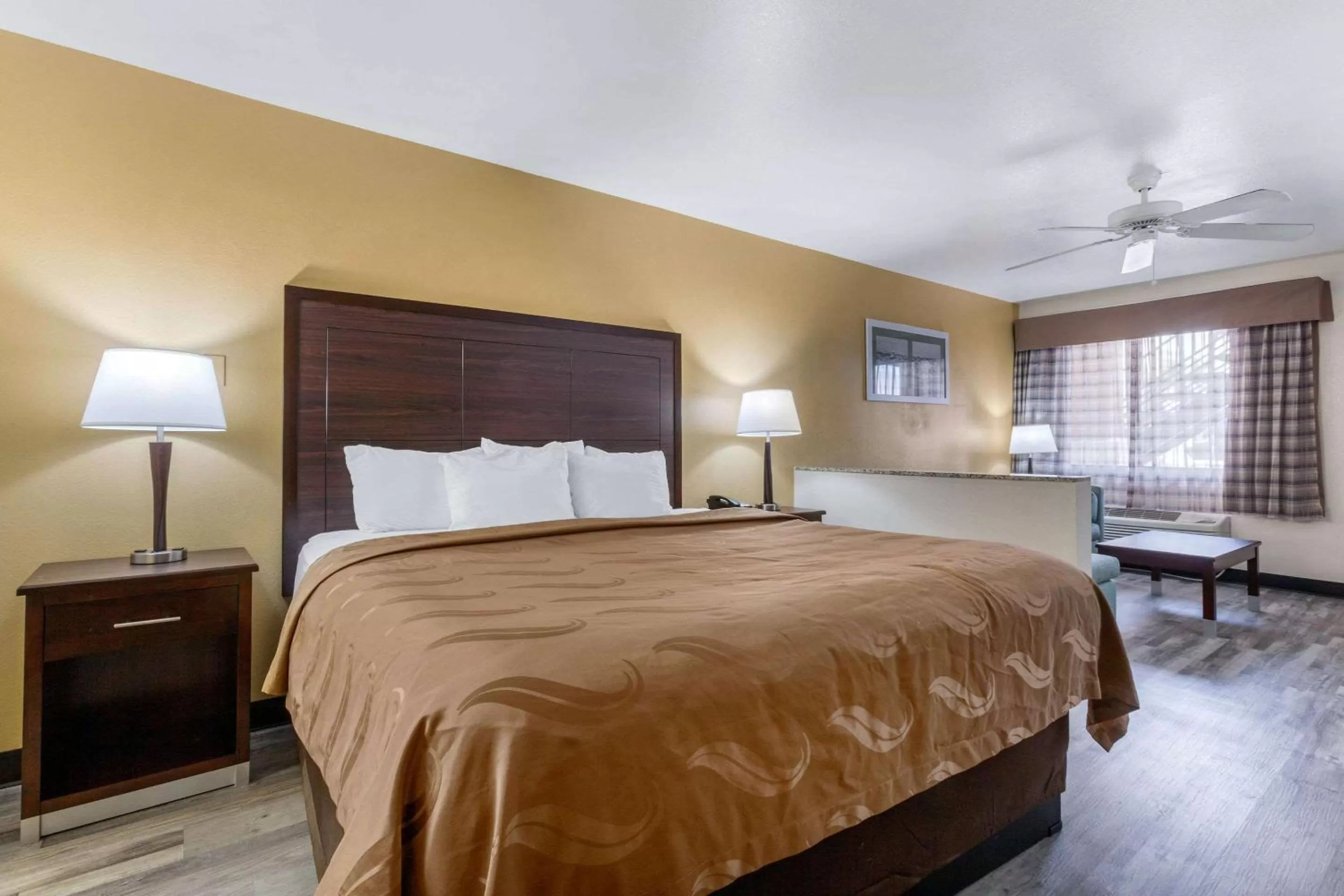 King Suite - Non-Smoking in Quality Inn & Suites near Downtown Mesa