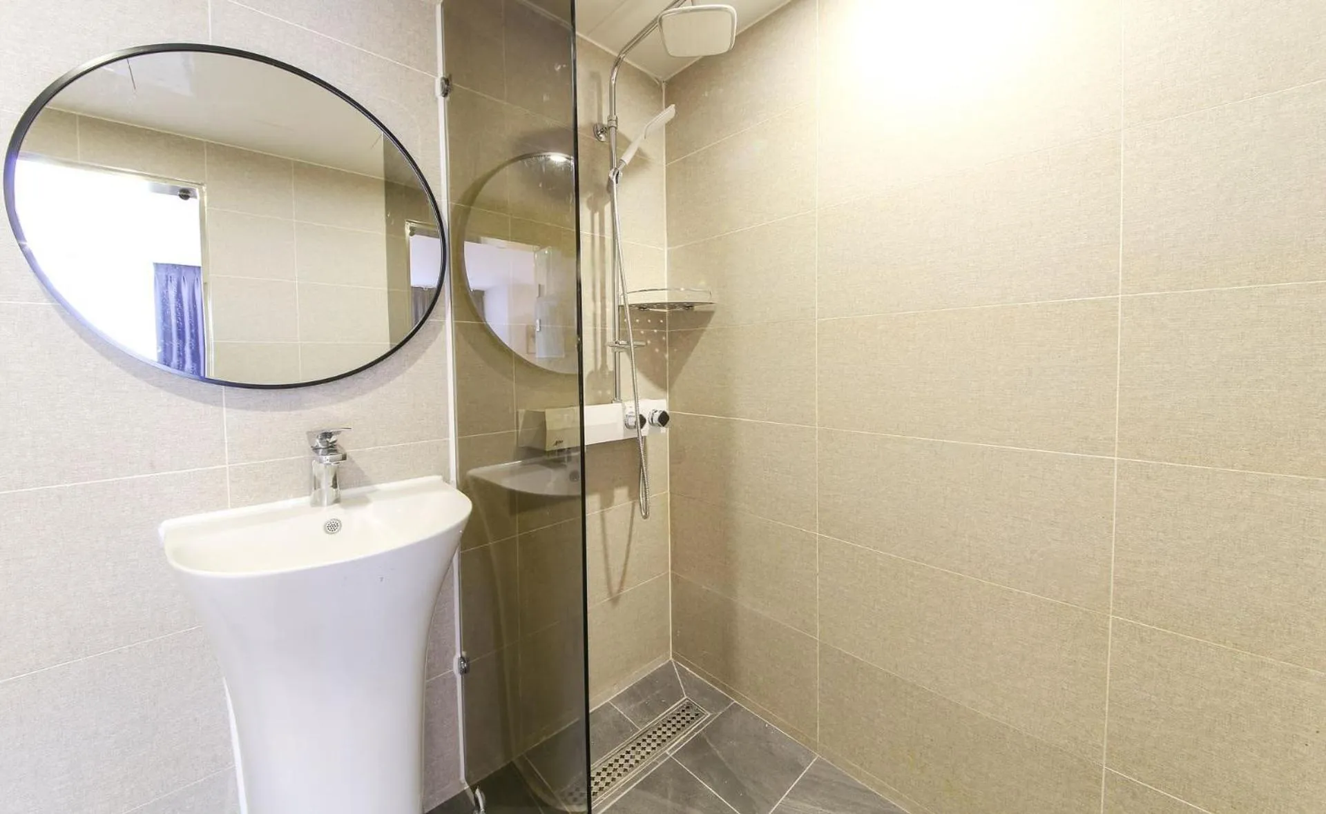 Deluxe Double Room with Half-Beach View in Brown-Dot Hotel Songdo