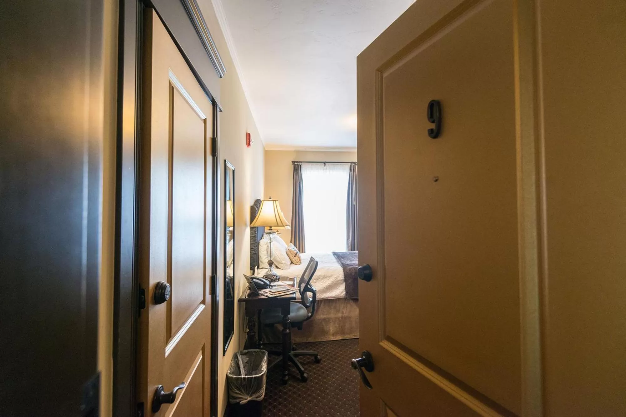 Queen Ensuites in Camas Boutique Hotel