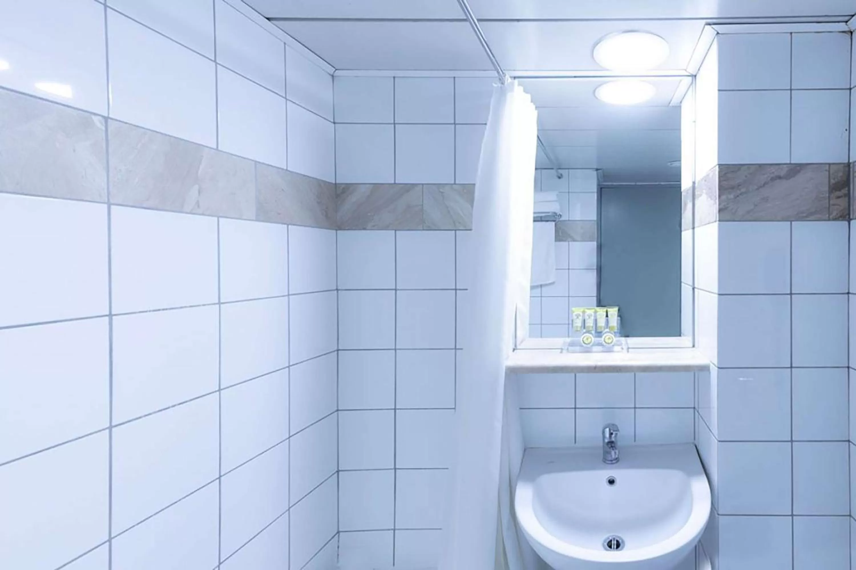 Family Room with Four Single Beds - Non-Smoking in Dorian Inn - Sure Hotel Collection by Best Western