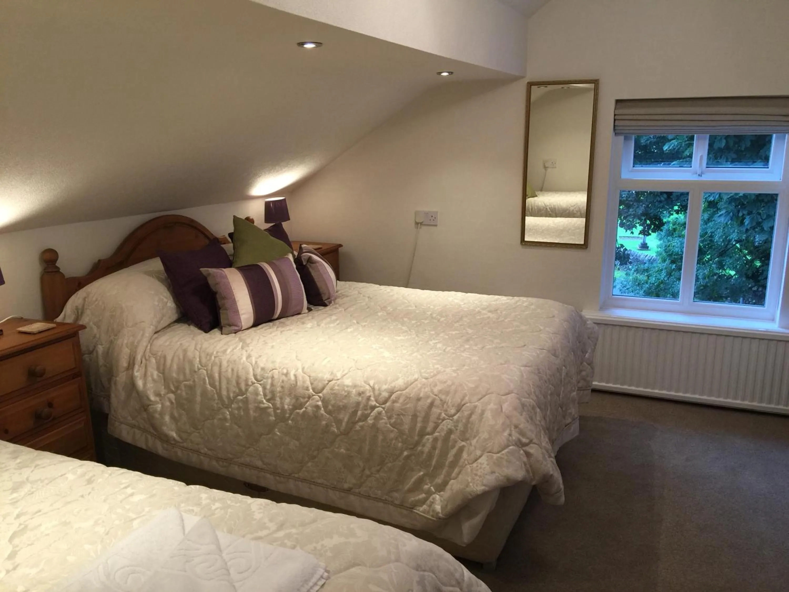 2nd Floor Large Double or Twin Room in Meadowcroft Guest House