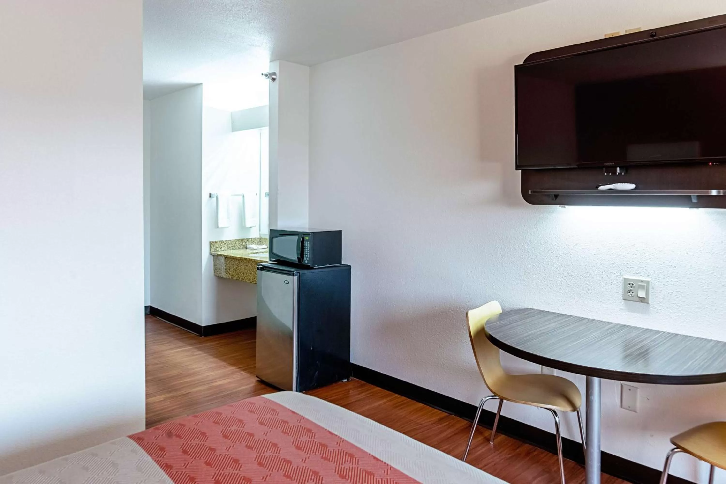 King Room - Non-Smoking in Motel 6-Lebanon, IN