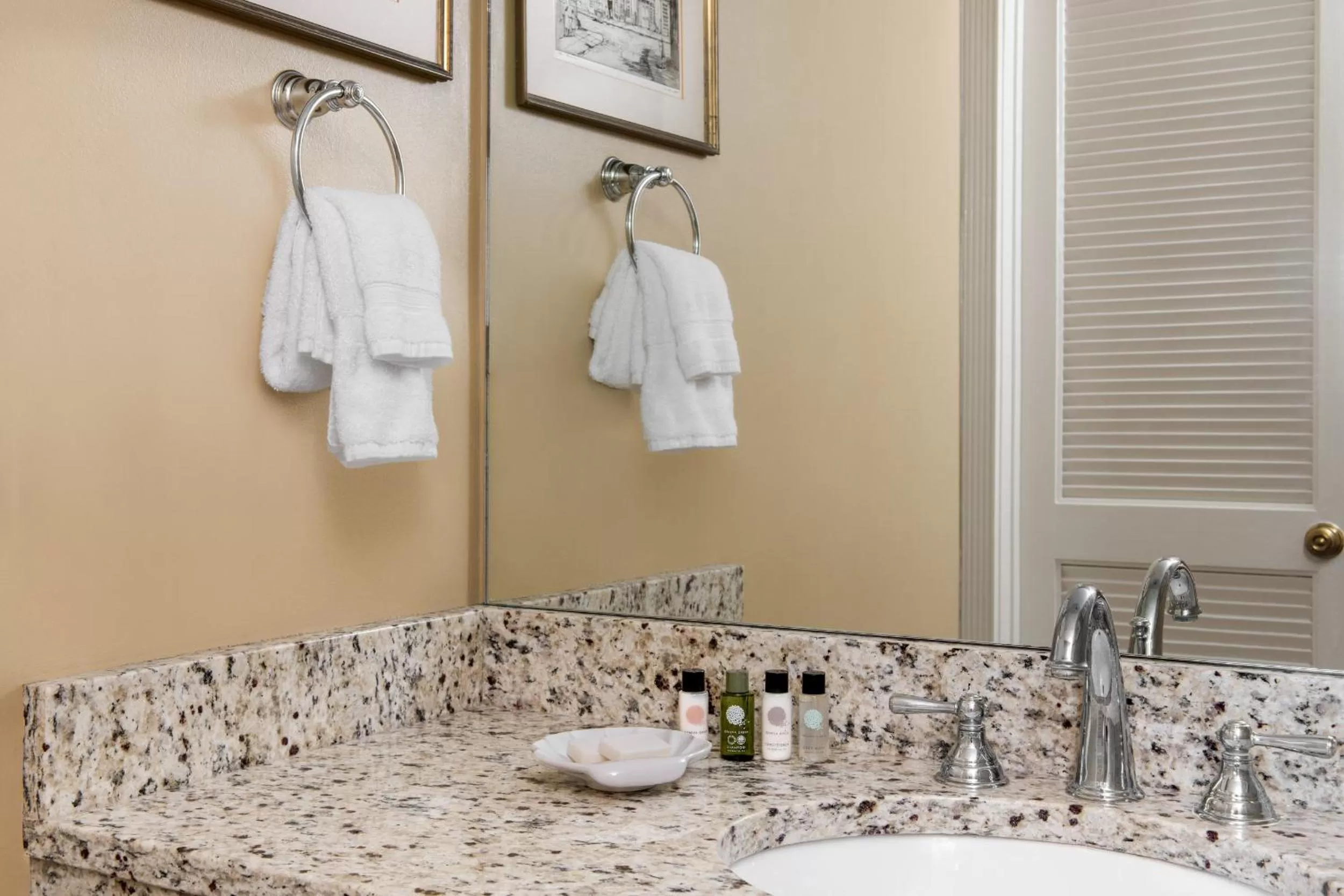 Traditional Queen Atrium View  in Indigo Inn