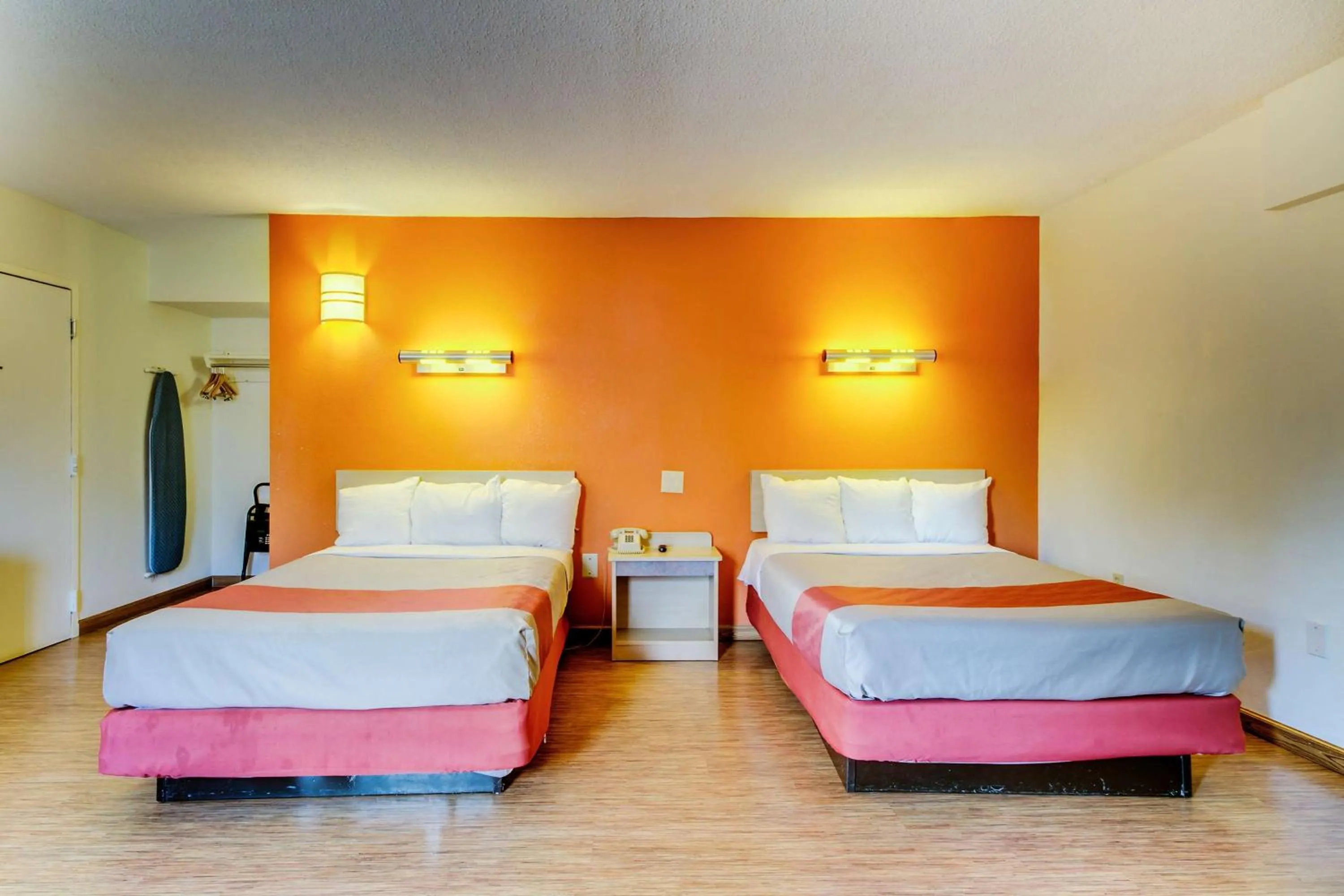 Double Room - Non-Smoking  in Motel 6-Washington, DC