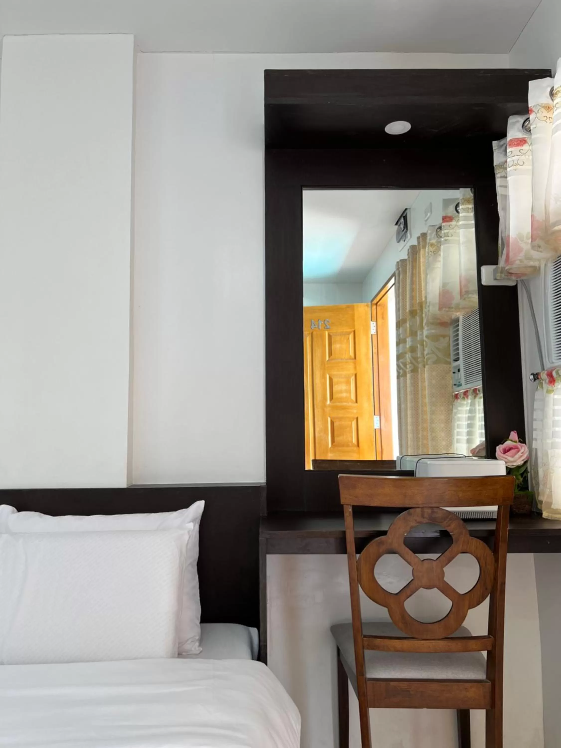 Queen Suite with Pool View in Ging-Ging Hotel And Resort