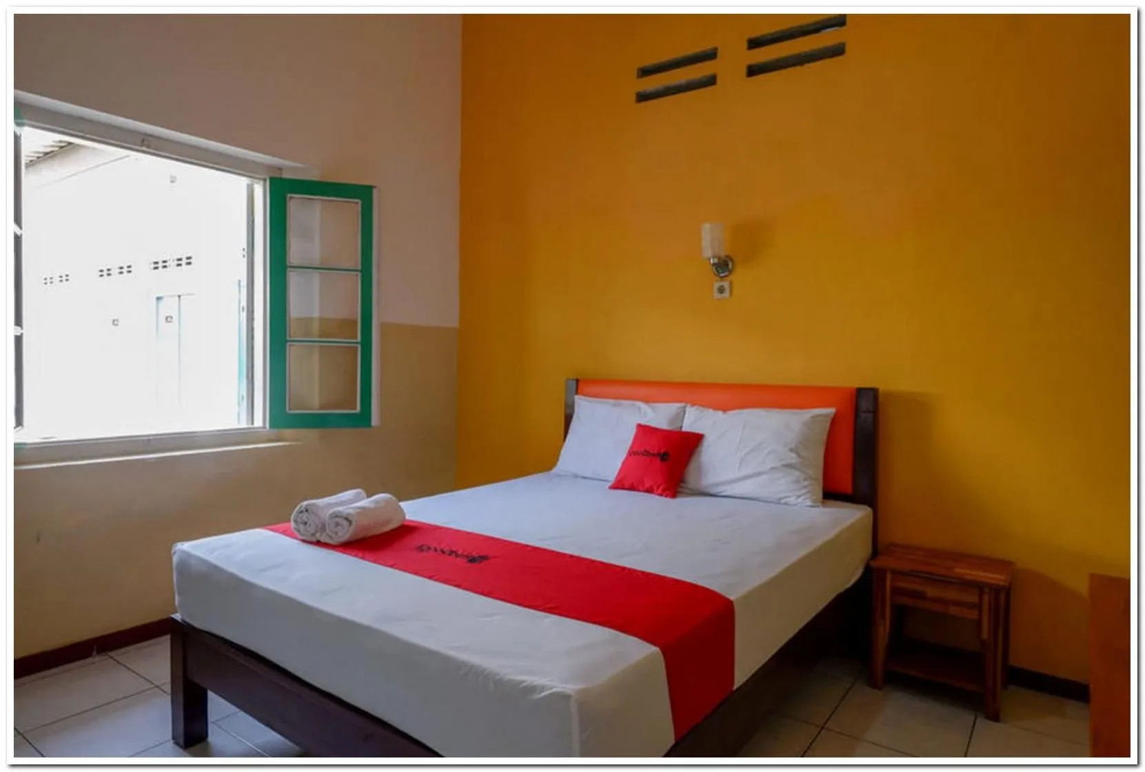 Deluxe Double Room in RedDoorz @ Prawirotaman