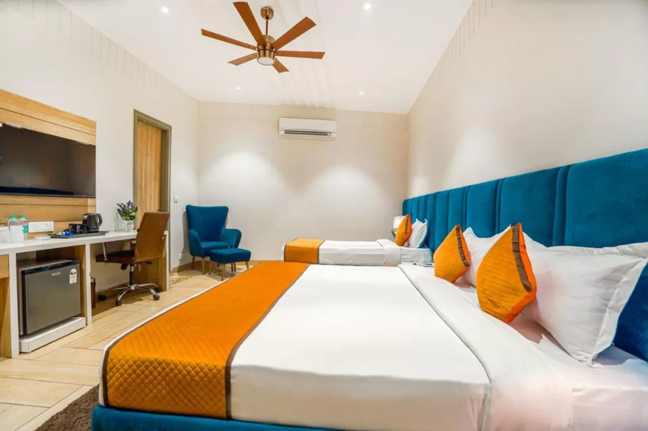 Executive Triple Room in Greenwood Villa By Levelup