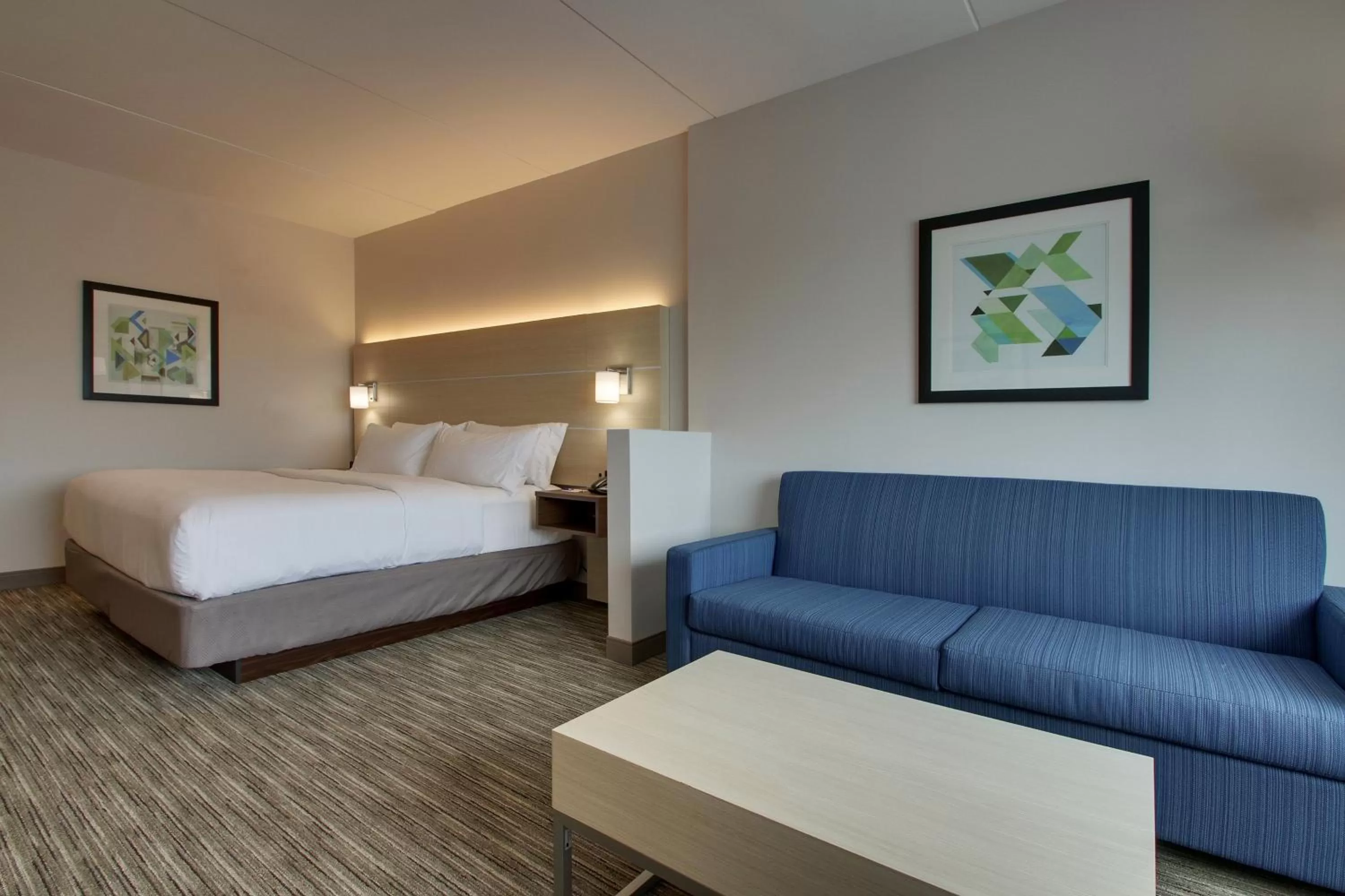 King Suite in Holiday Inn Express & Suites - Elizabethtown North by IHG