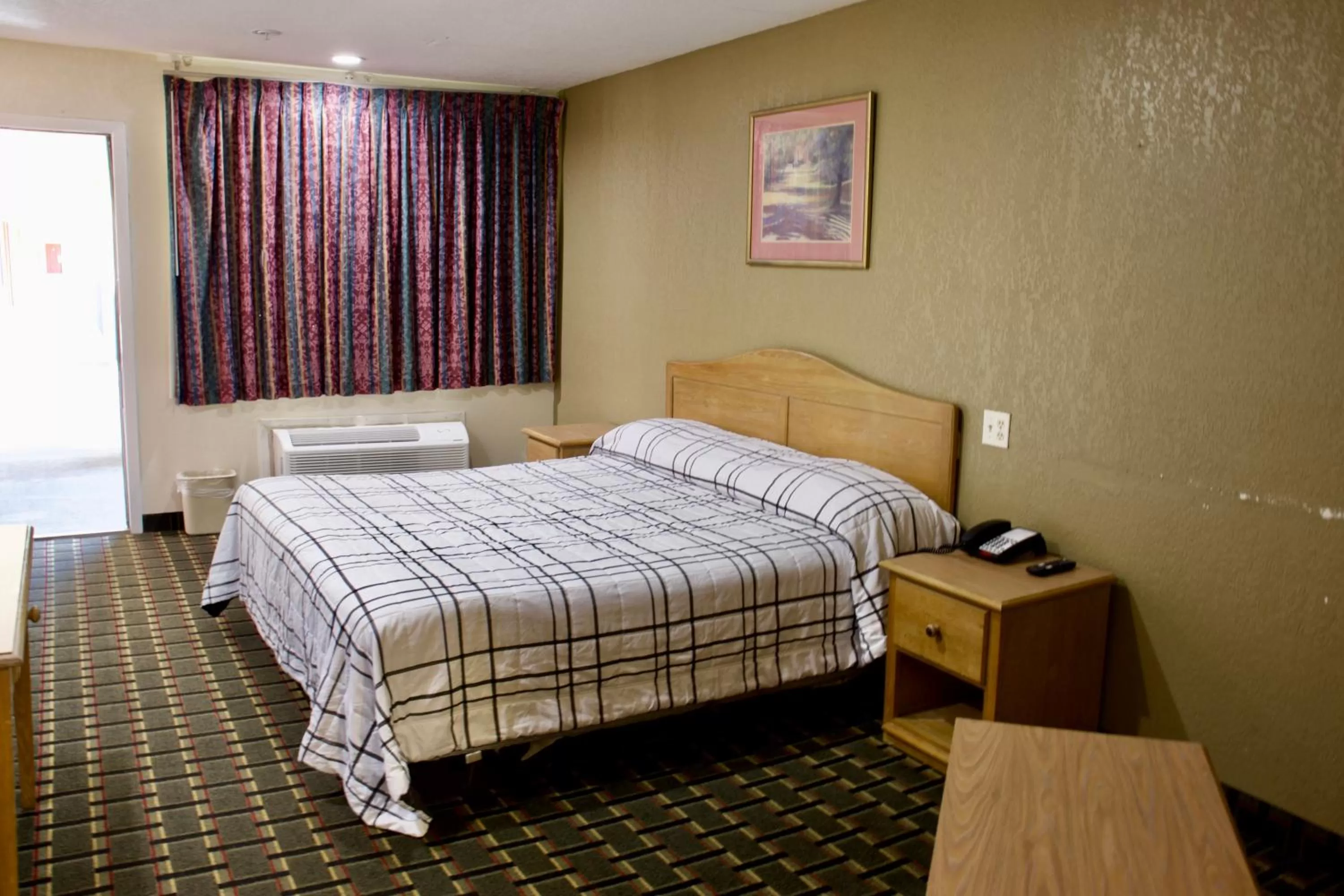 King Room - Smoking  in Executive Inn of Arlington, Near AT&T Stadium