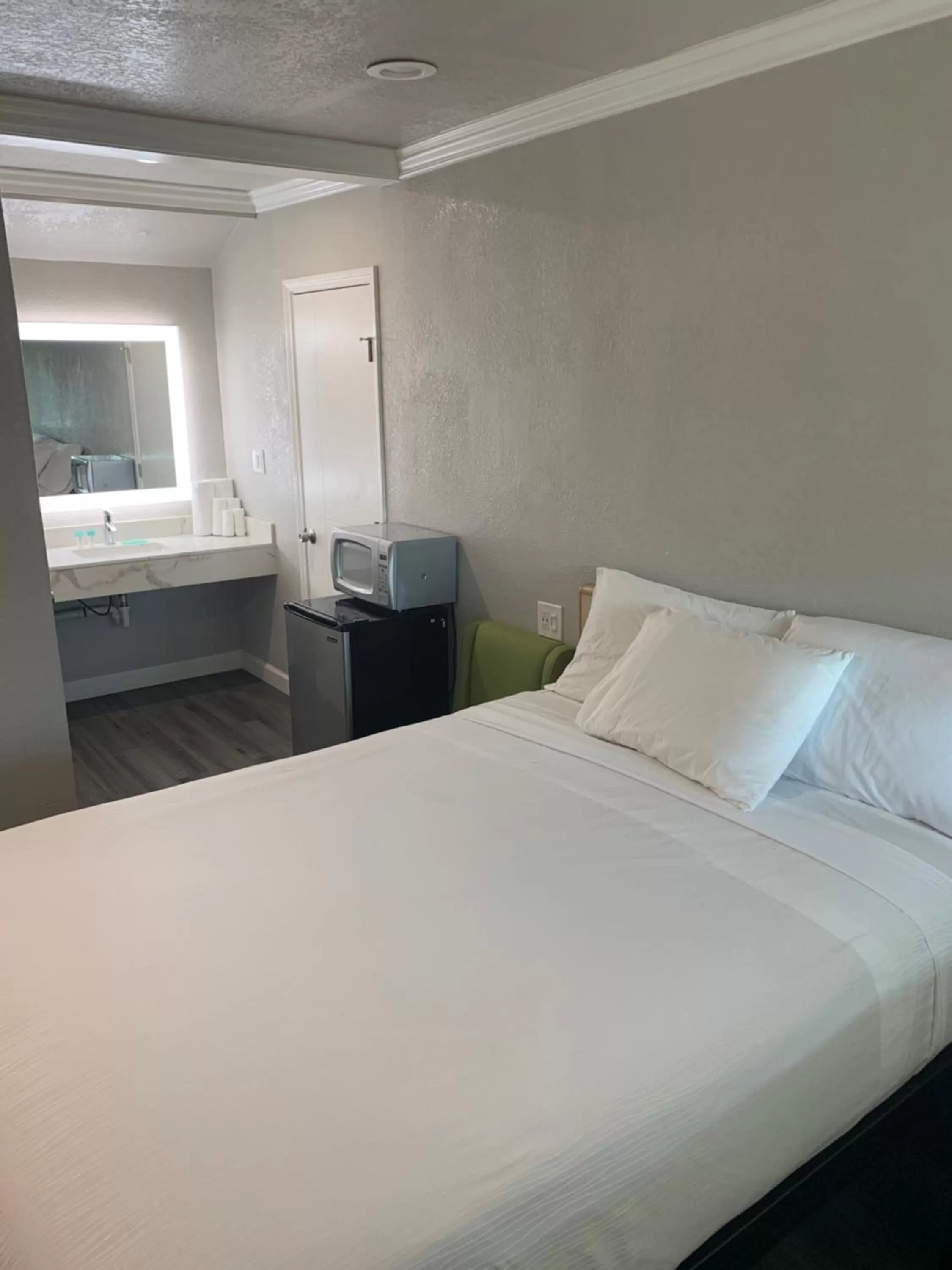 Deluxe Double Room in Elmwood Motel