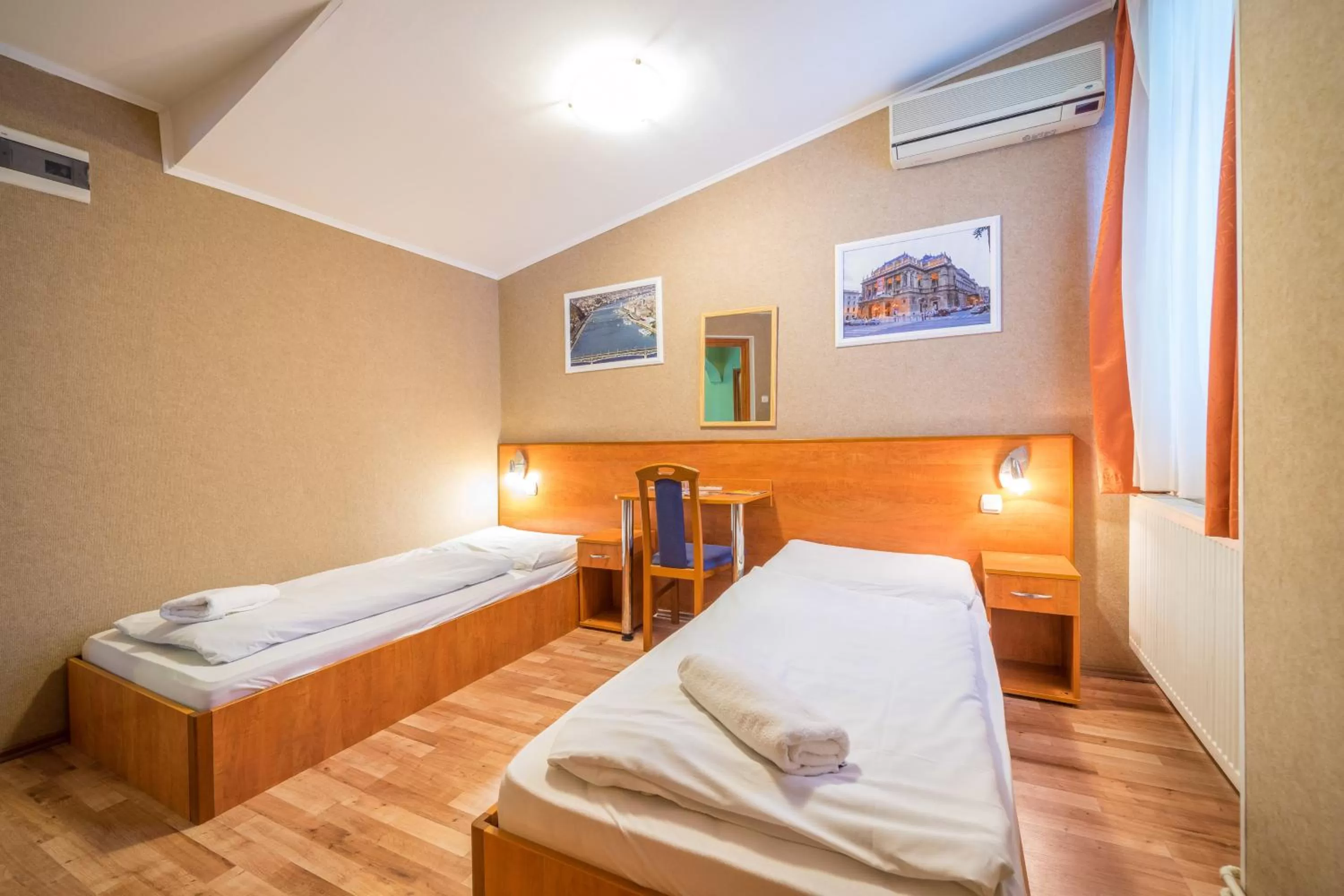 Standard Twin Room in Easy Star Hotel