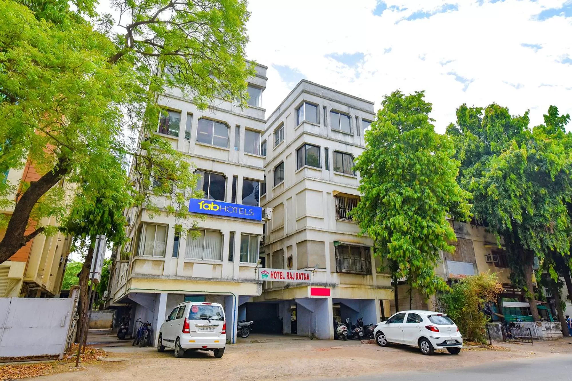 FabHotel Raj Ratna - Nr Ashram Road