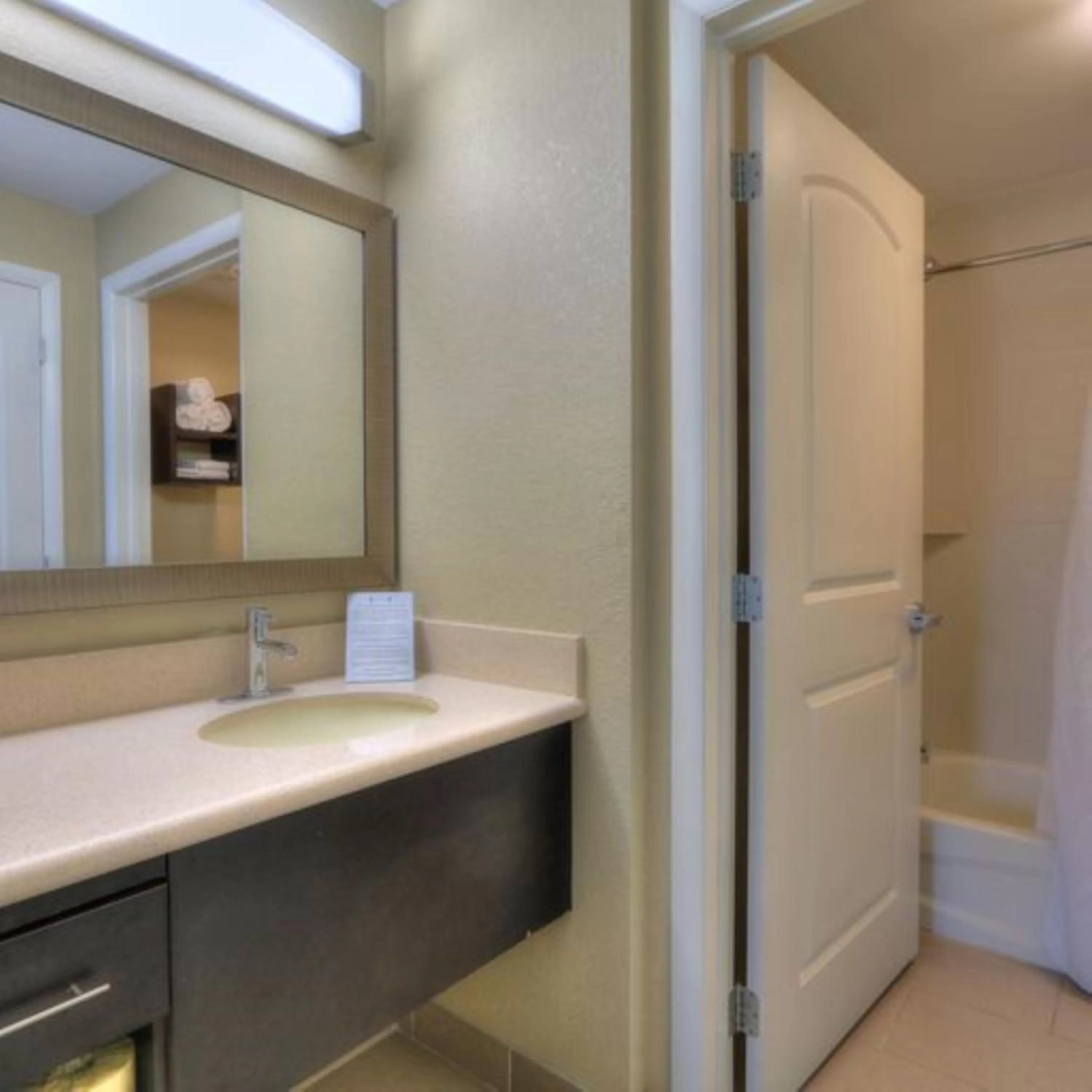 Deluxe King Studio in Staybridge Suites Knoxville West by IHG