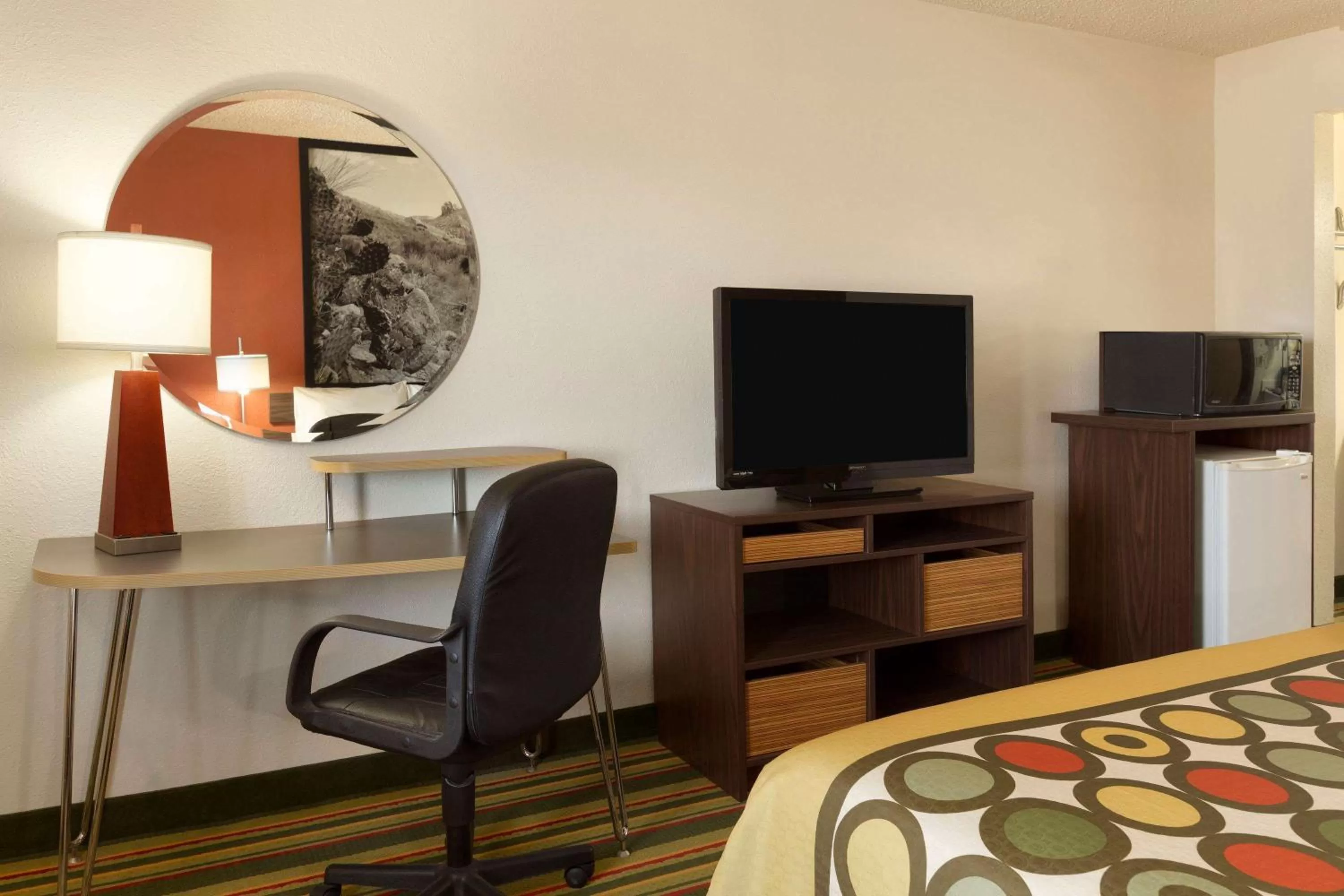 King Room - Non-Smoking in Super 8 by Wyndham Woodward