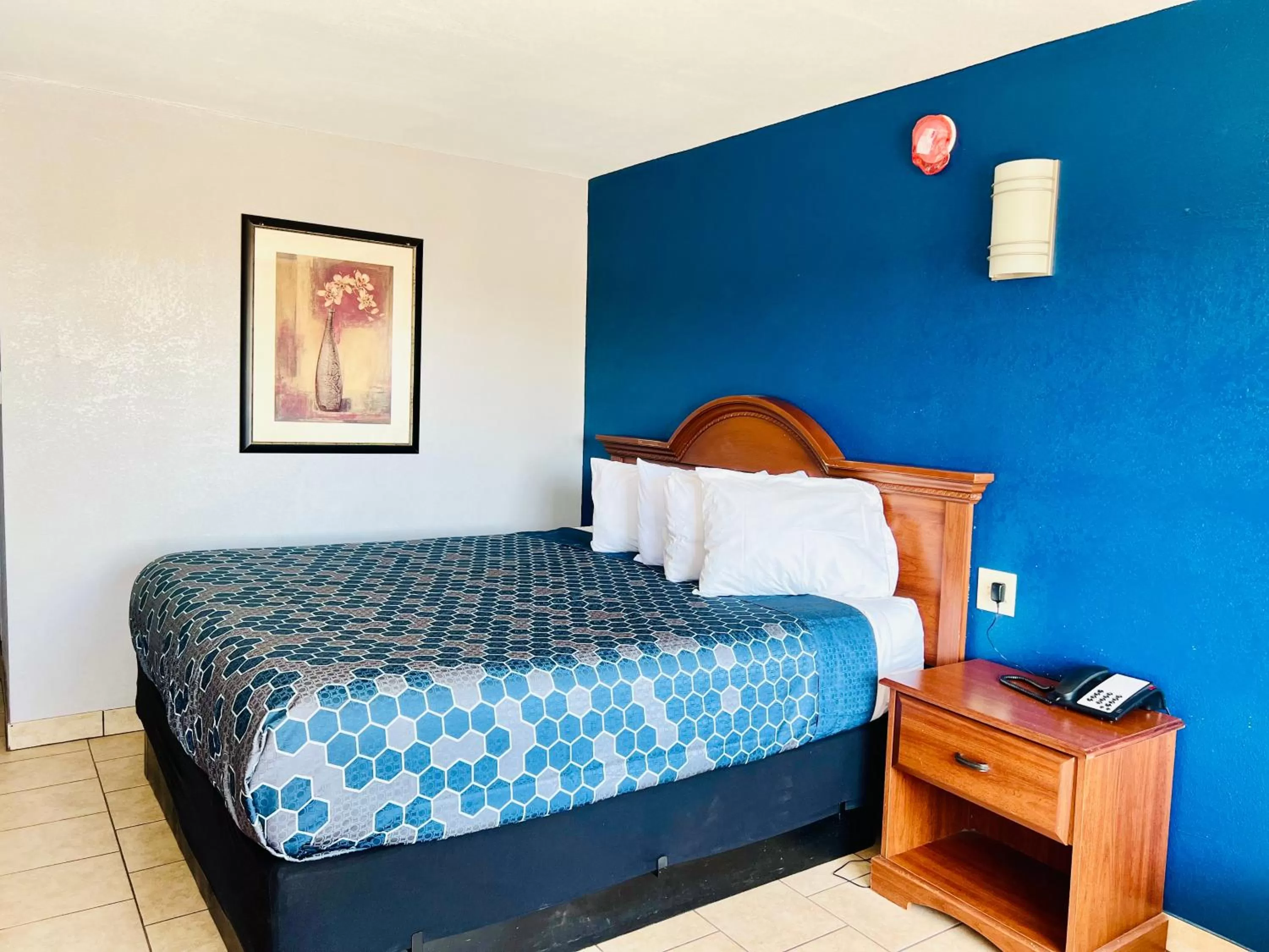 King Room - Non-Smoking in Budget Inn