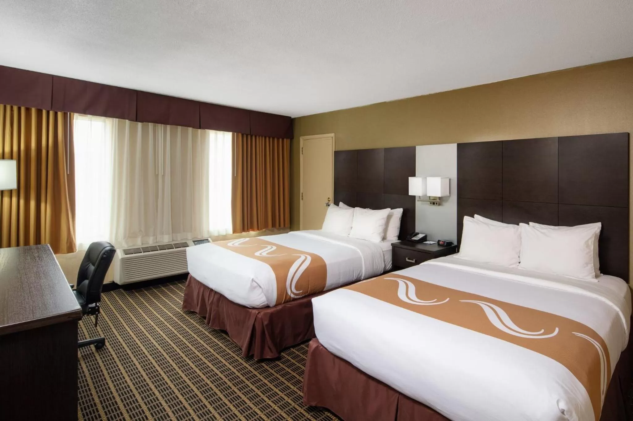 Deluxe Suite Queen bed with a joining living room in Quality Inn & Suites Windsor - Downtown