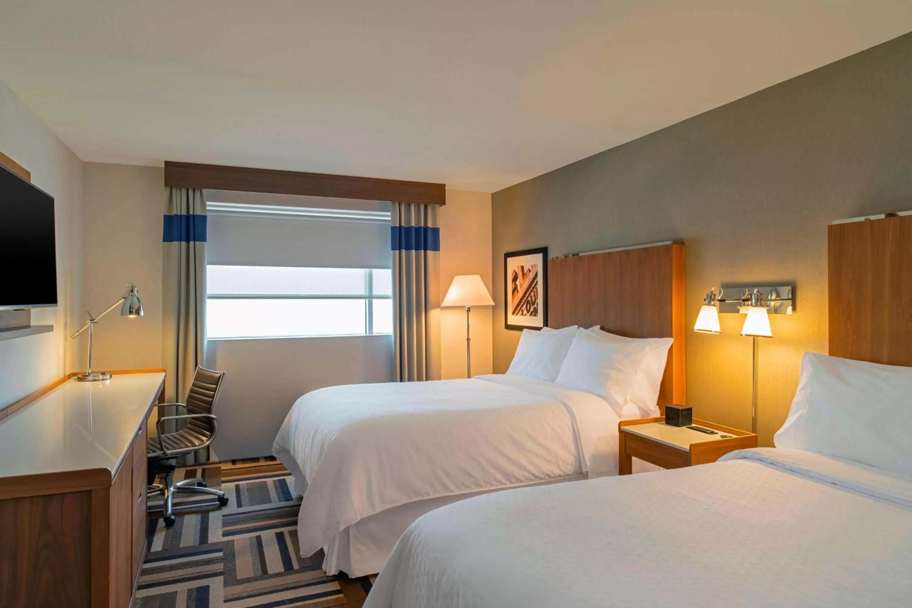 Queen Room in Four Points by Sheraton Midland