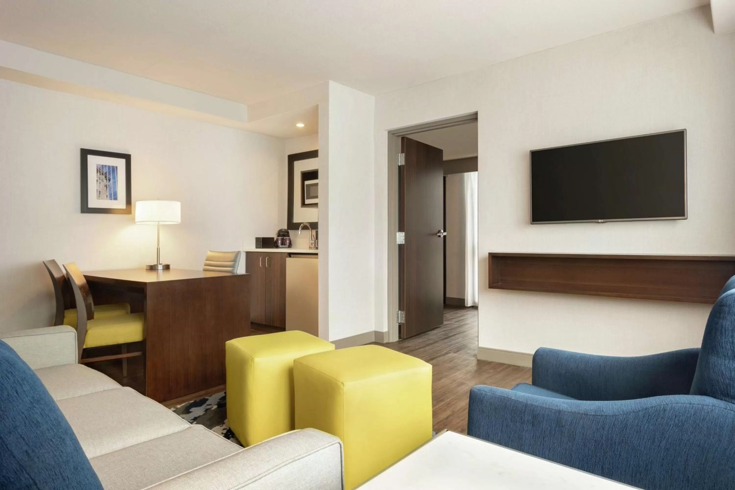 Corner King Suite in Embassy Suites by Hilton Indianapolis Downtown