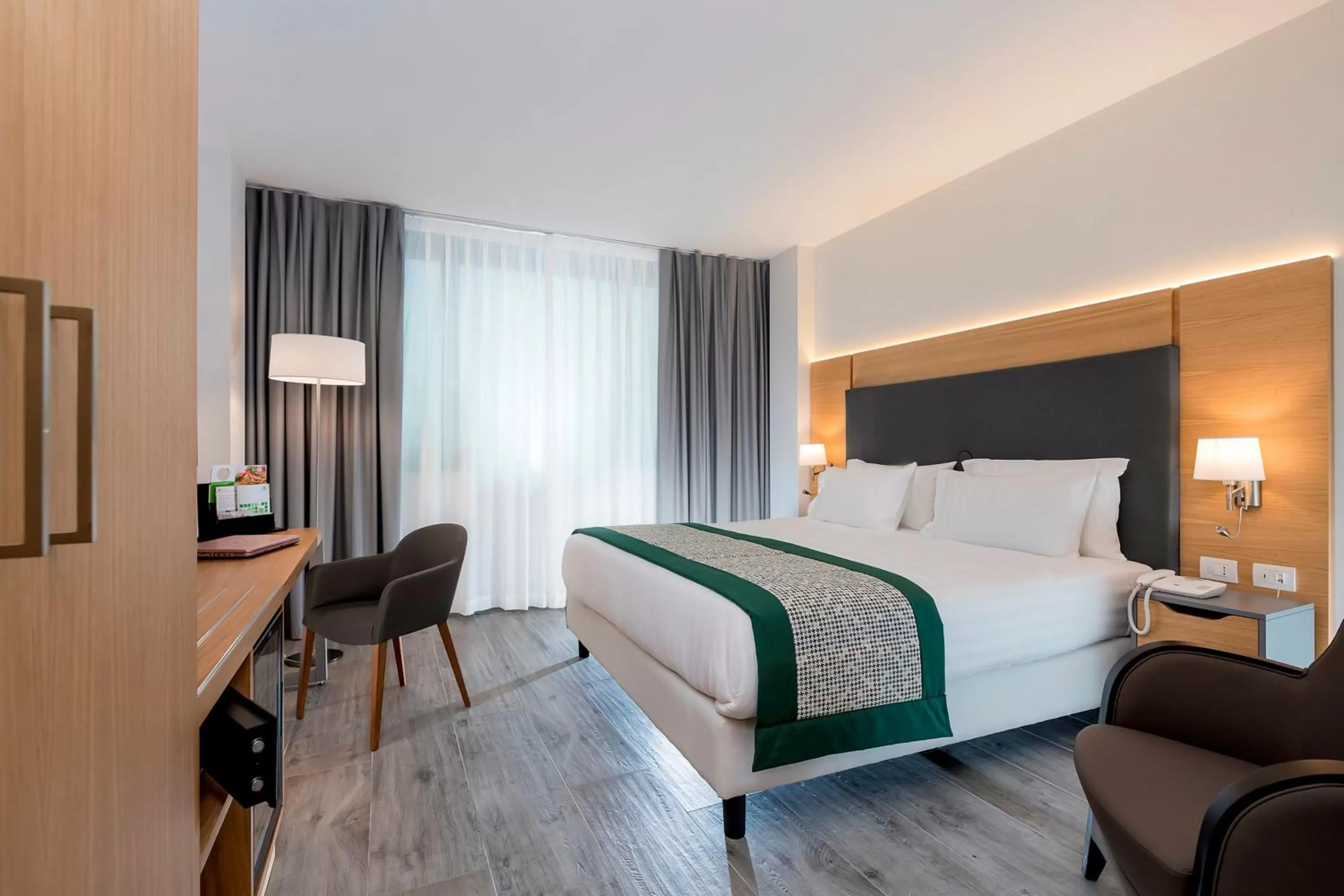 Premium King Room in Holiday Inn Naples by IHG