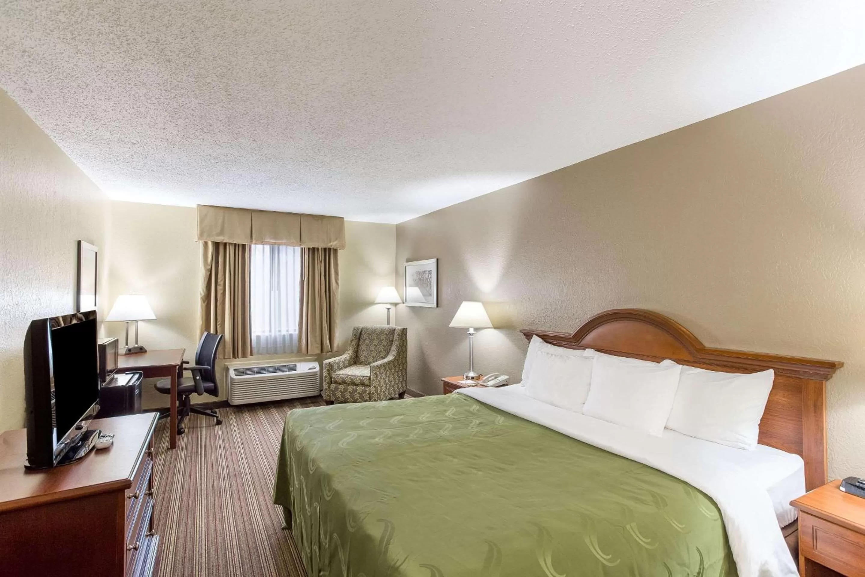 King Room - Non-Smoking in Quality Inn