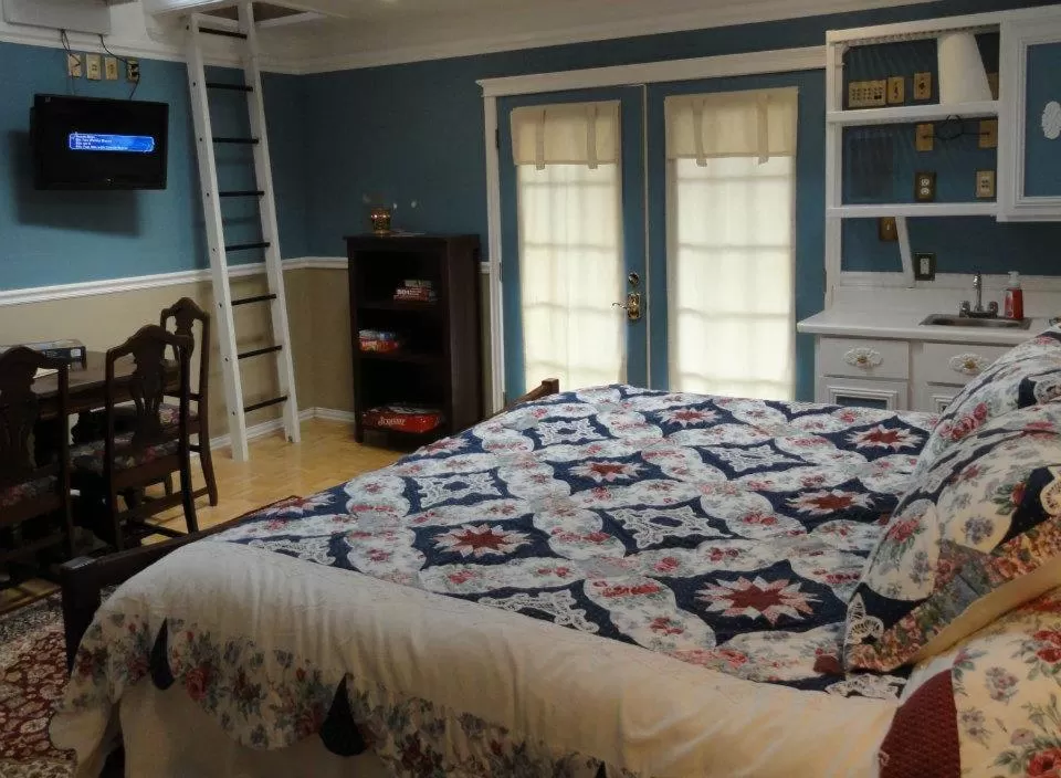 King Room in Book Nook Inn