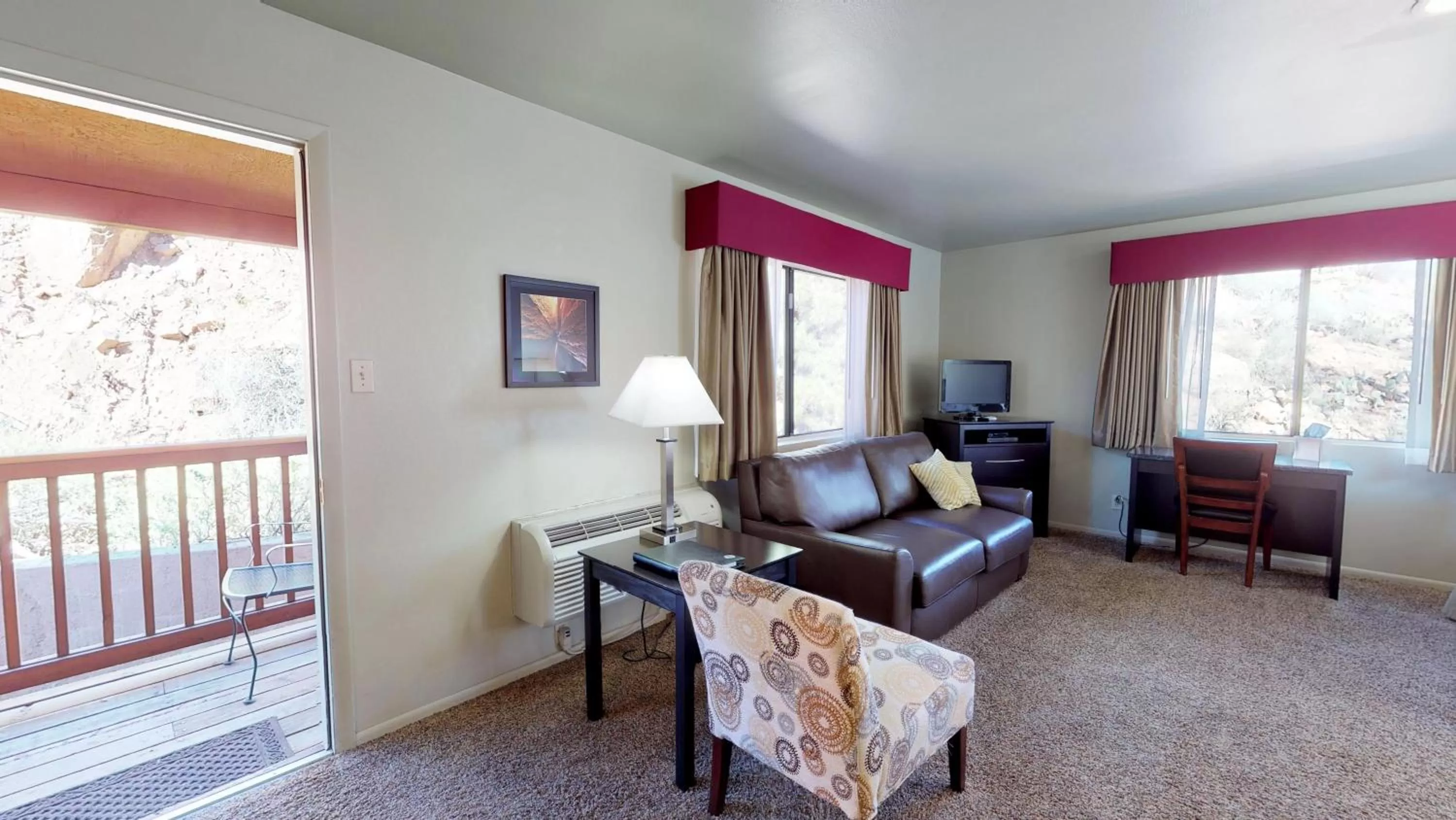 Standard Queen Room with Two Queen Beds in Flanigan`s Resort and Spa
