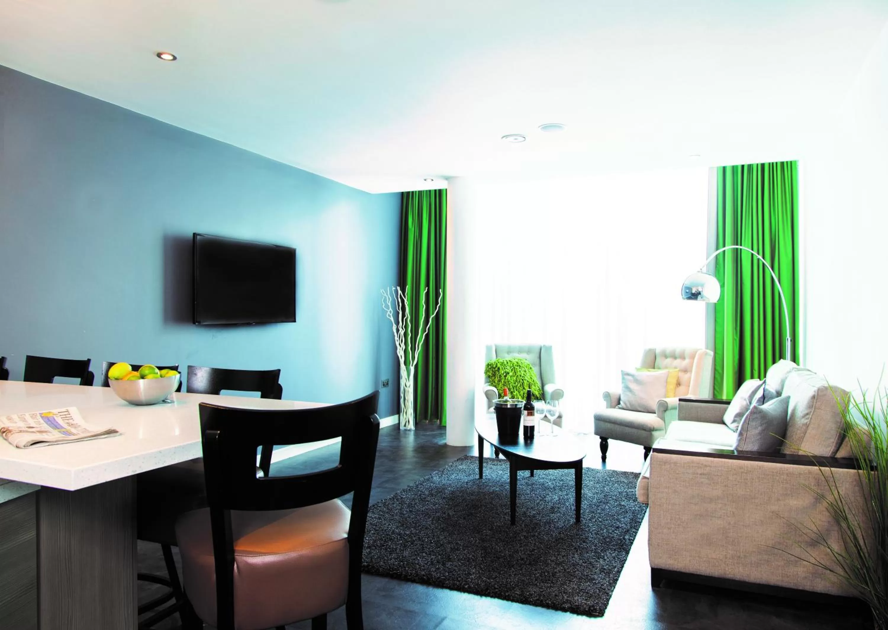 One-Bedroom Luxe (5 Adults) in EPIC Apartments Seel Street