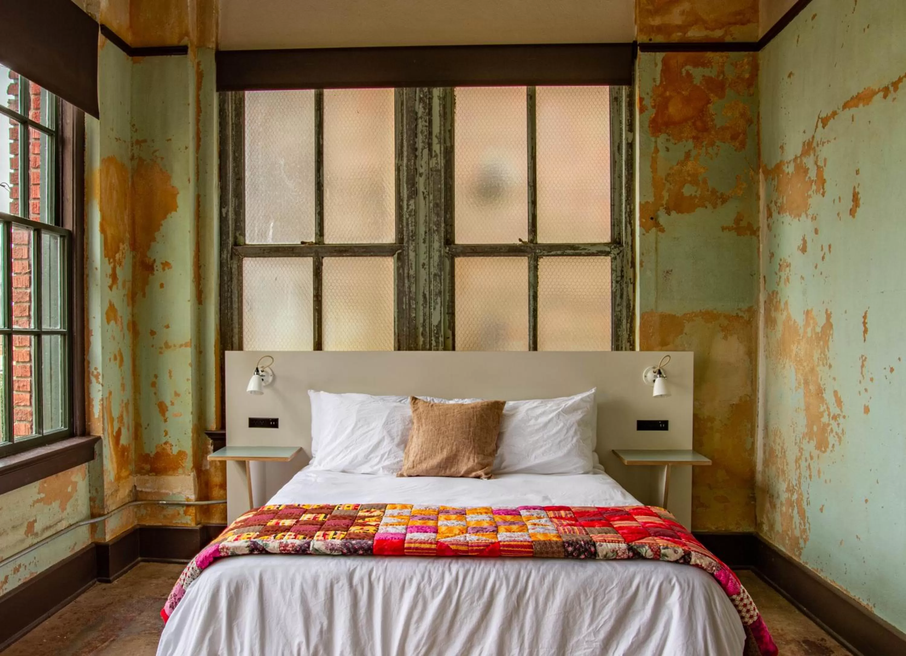 Deluxe Queen Room - single occupancy in Travelers Hotel