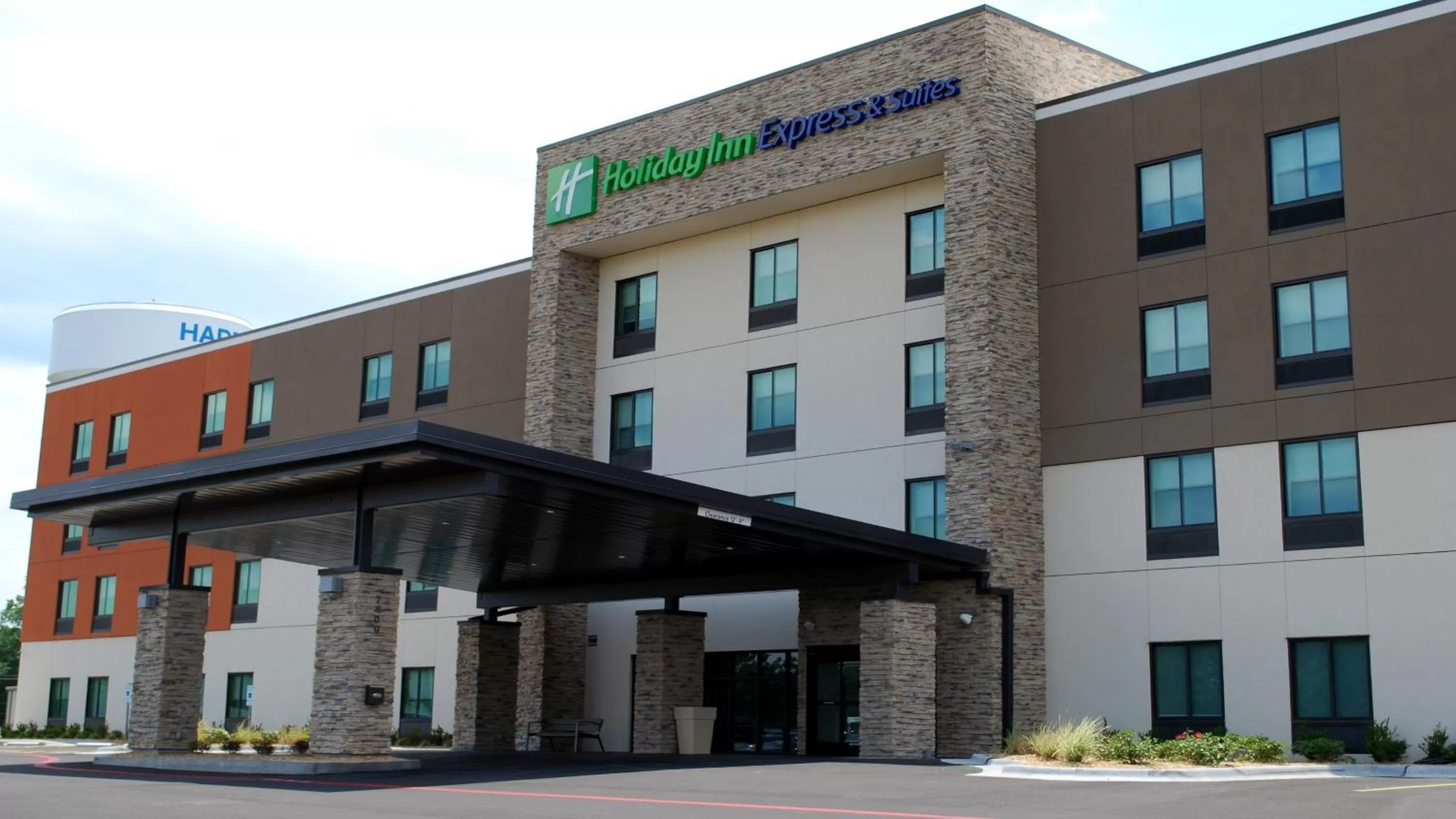 Holiday Inn Express & Suites White Hall by IHG