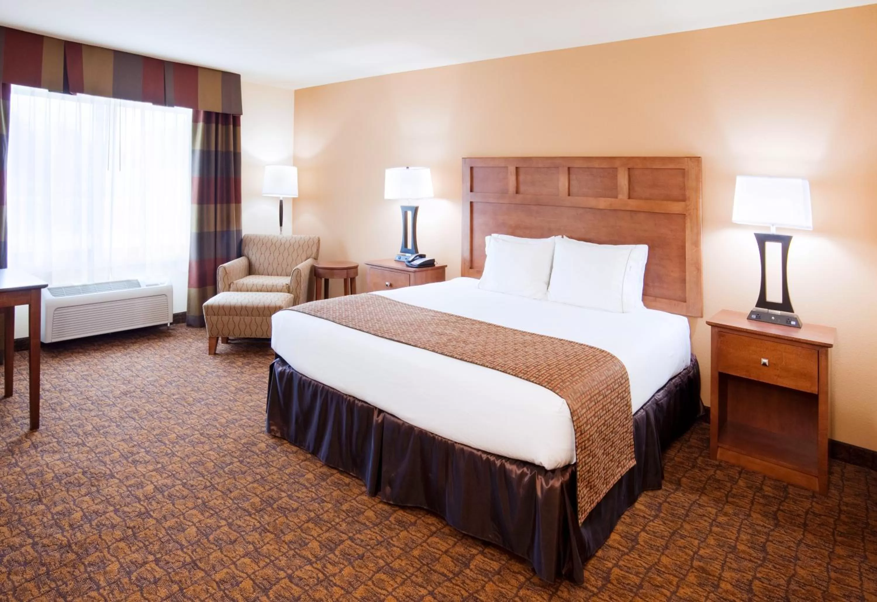 King Room - Disability Access Hearing Impaired-Accessible in Holiday Inn Express Hotel & Suites Mount Airy, an IHG Hotel