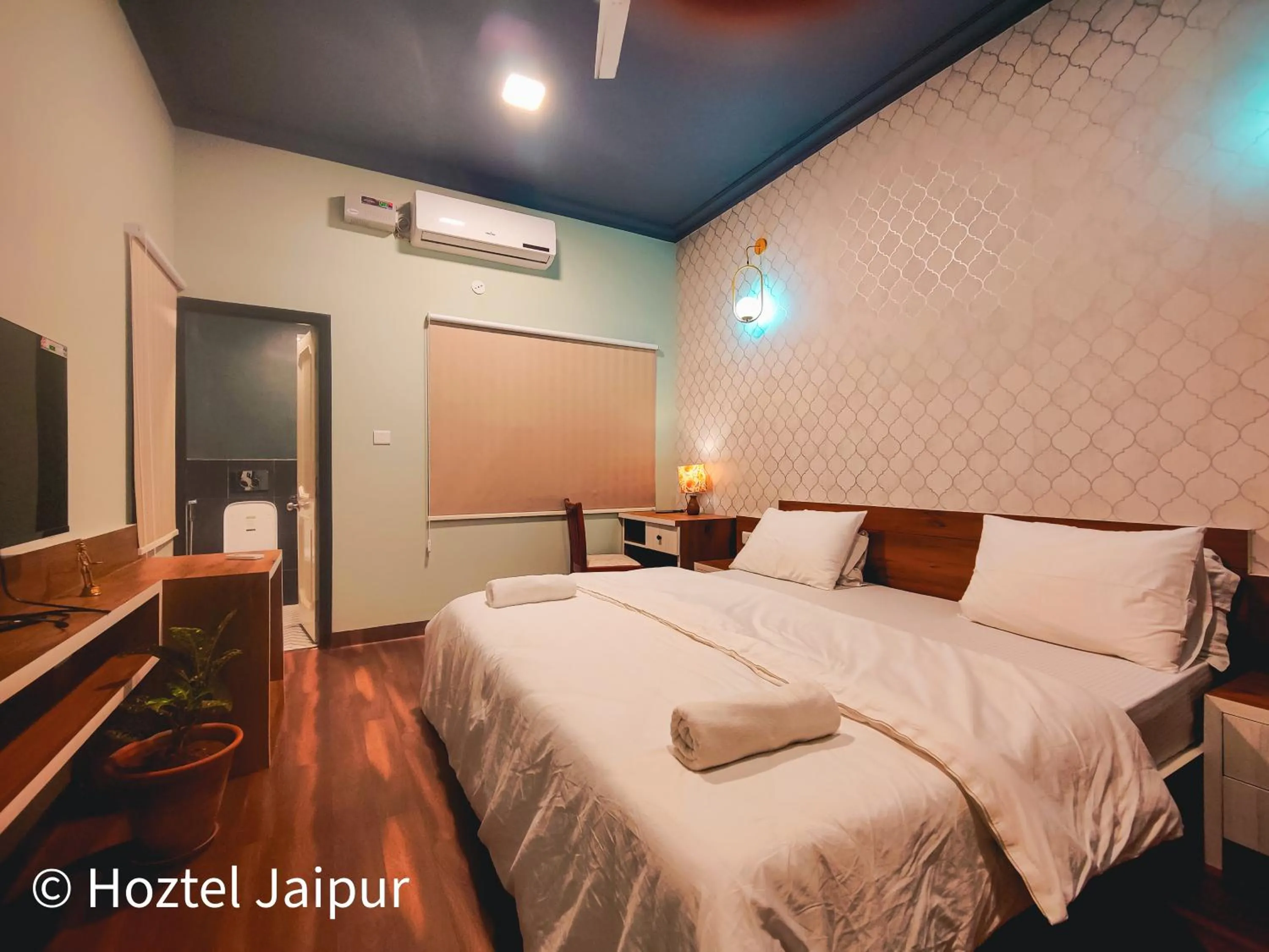 Deluxe Double Room (2 Adults + 1 Child) in Hoztel Jaipur