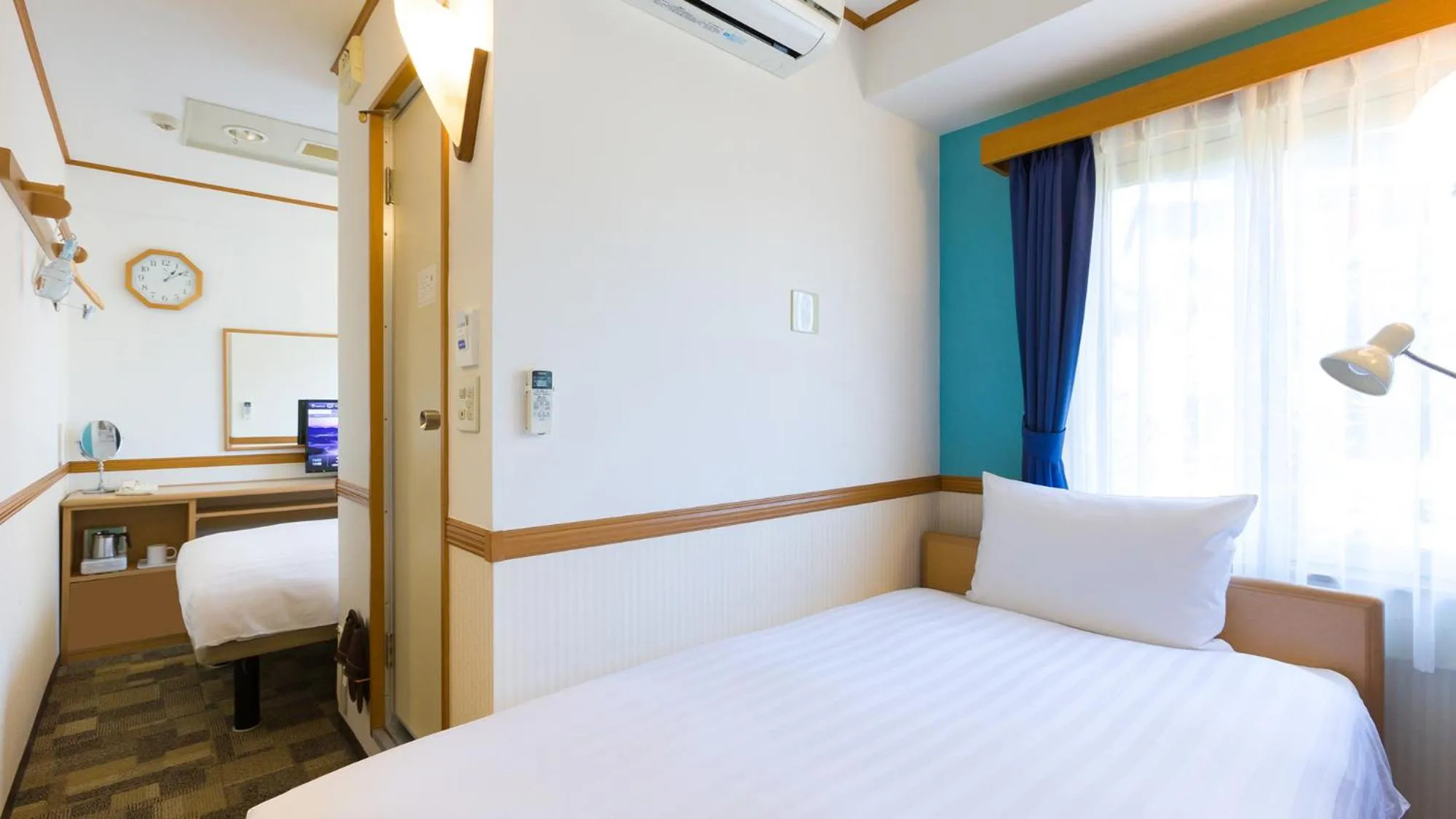 Standard Twin Room with a Shower & Bath Room between Beds - single occupancy - Non-Smoking in Toyoko Inn Yokohama Stadium Mae No 1