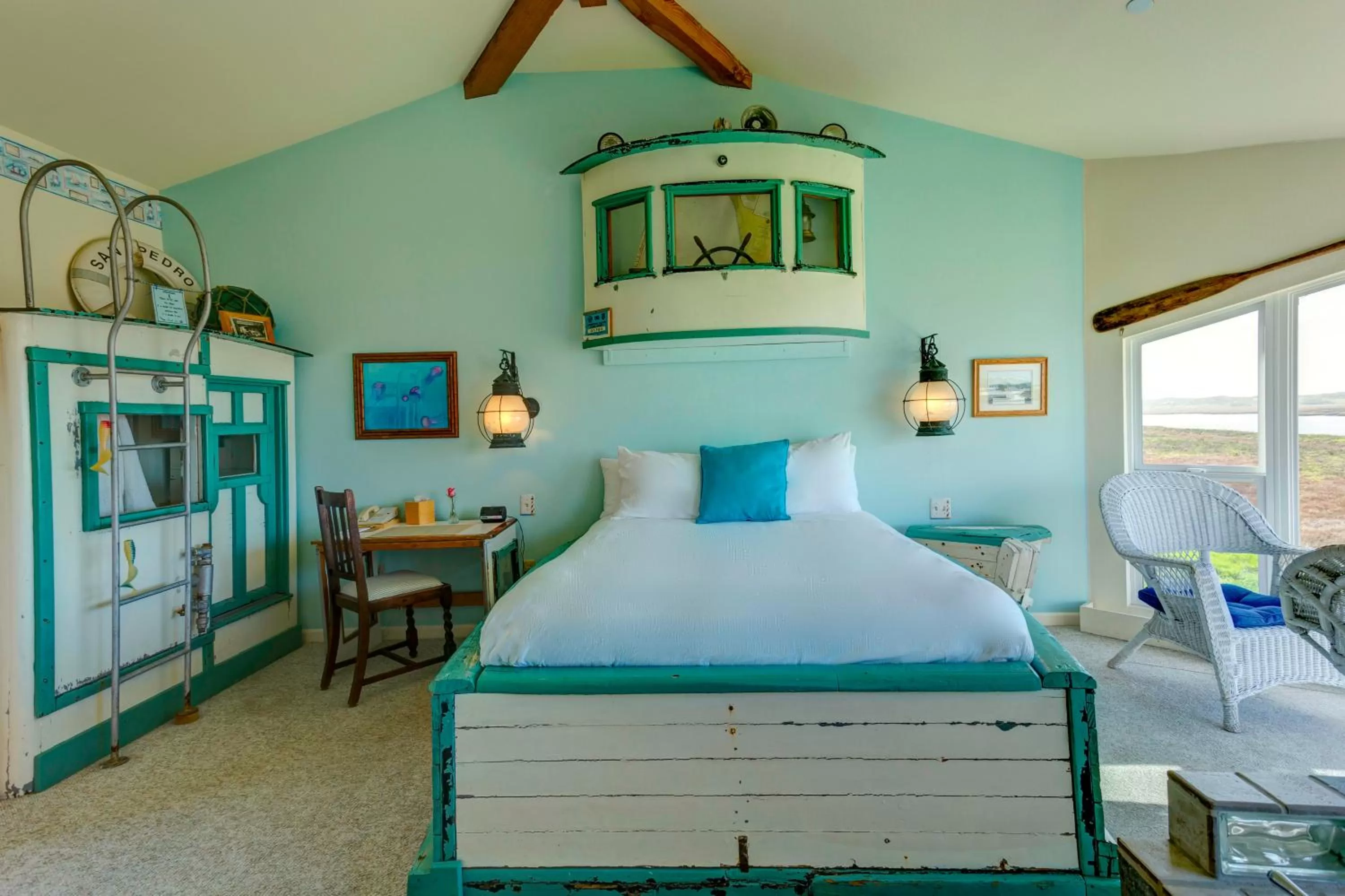 Superior Queen Room in Captain's Inn at Moss Landing
