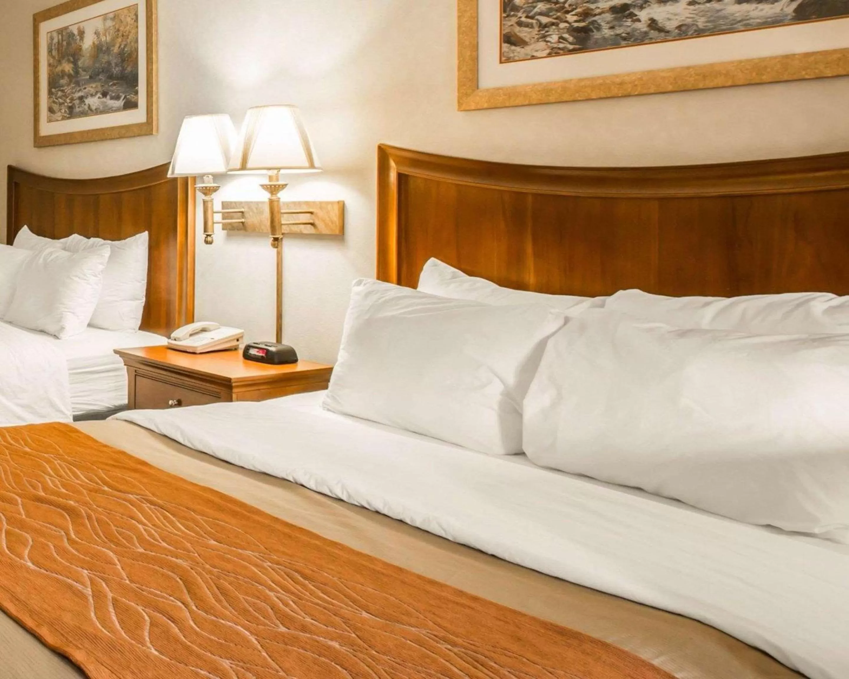 Double Room with Two Double Beds - Smoking in Rodeway Inn & Suites Cherokee On the River