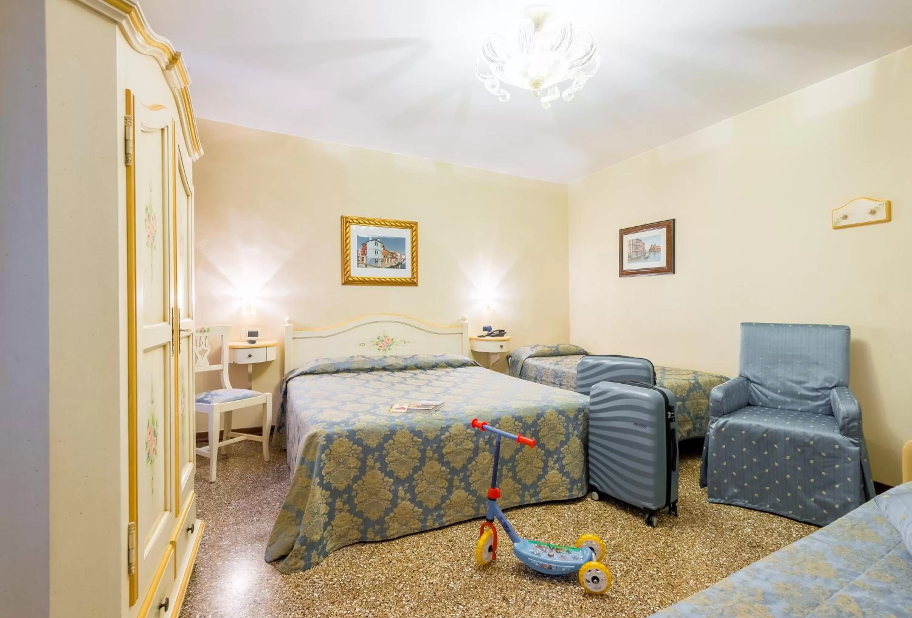 Superior Double Room with Canal View in Hotel Mercurio