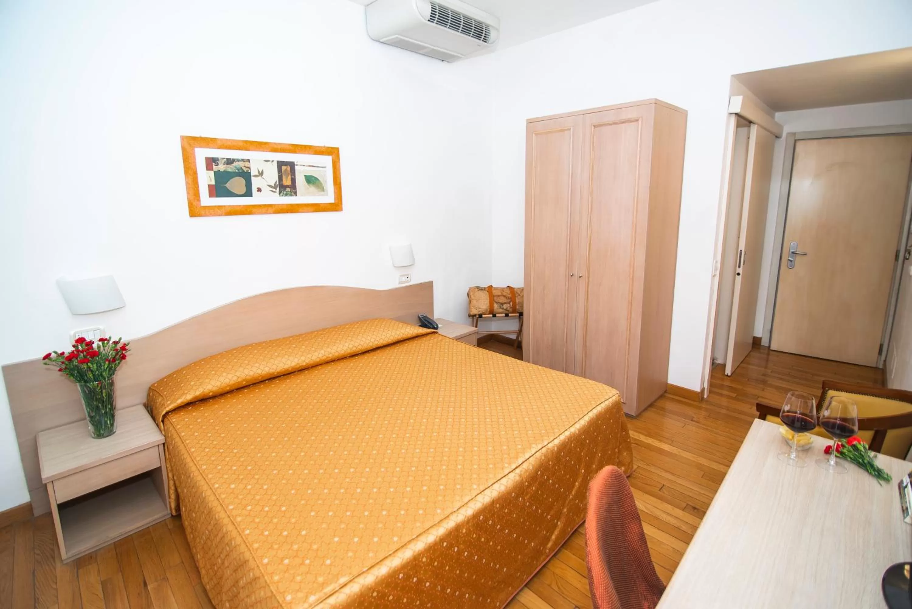 Double or Twin Room - Disability Access in Hotel La Colonna