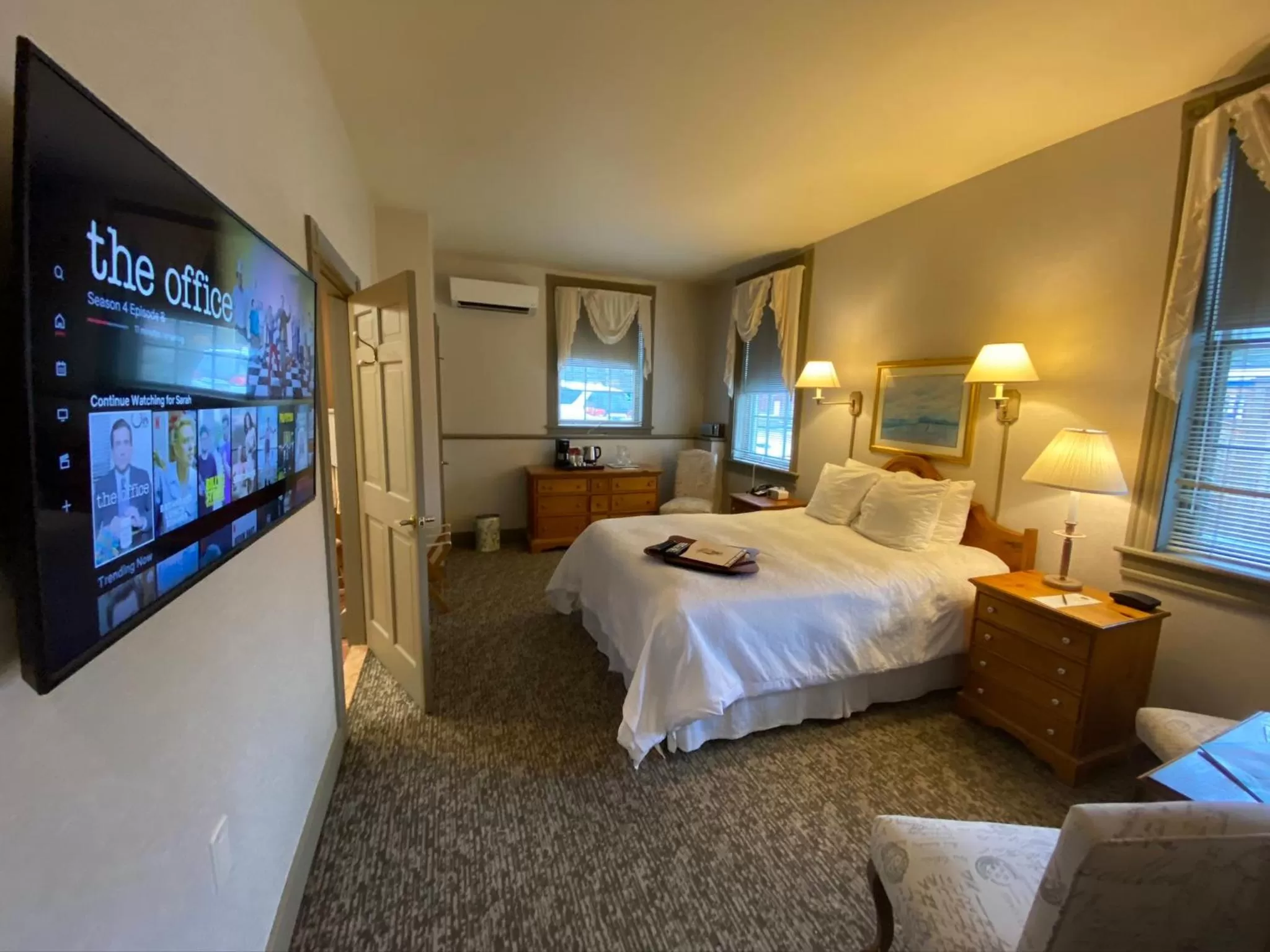 Standard Queen Room in Chambery Inn