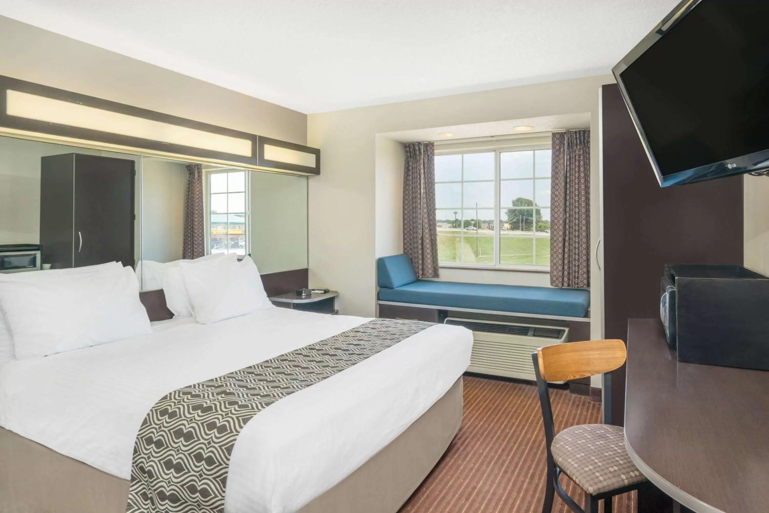 Queen Room - Smoking in Microtel Inn Bowling Green