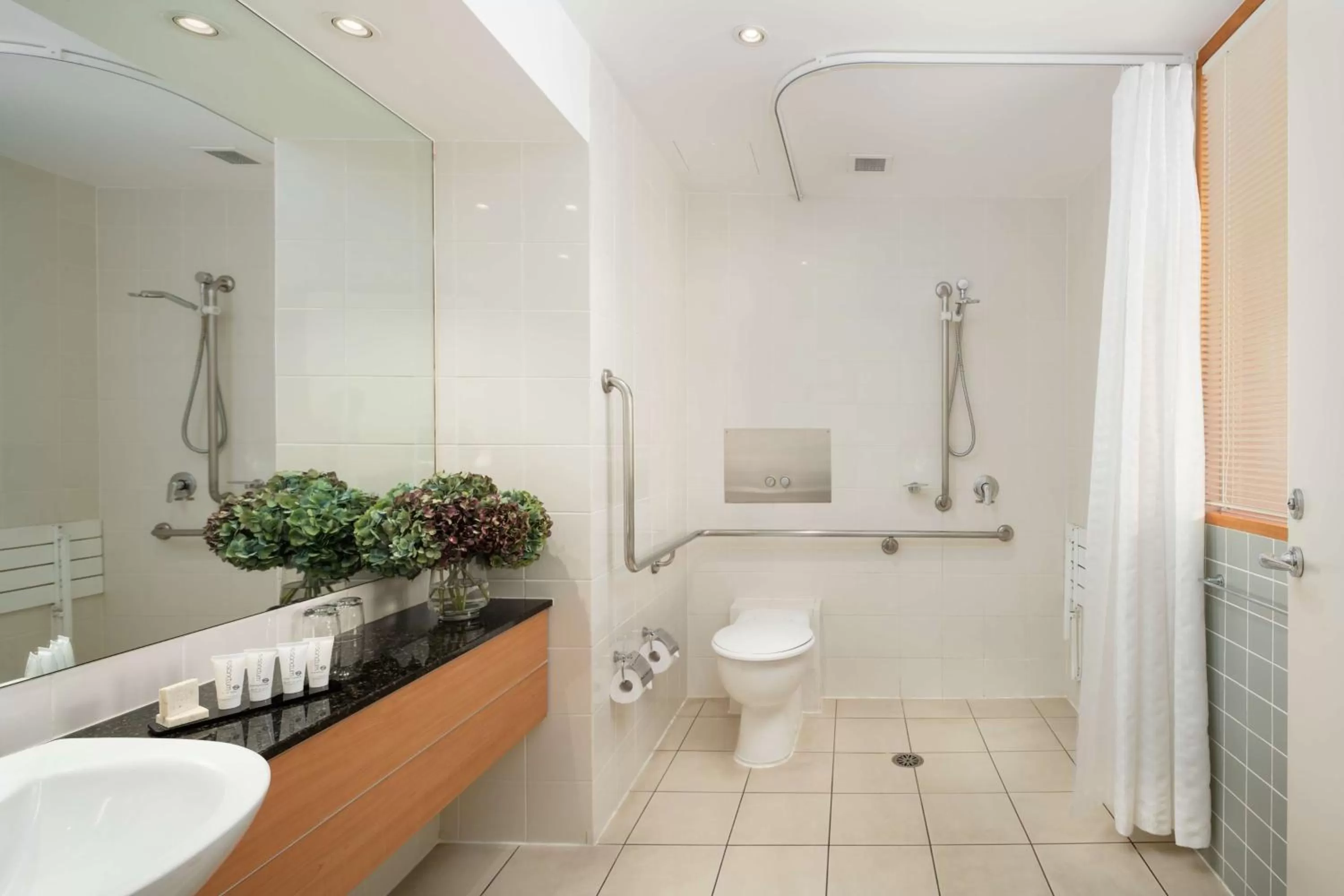 King Room with Harbor View - Disability Access in Rydges Newcastle