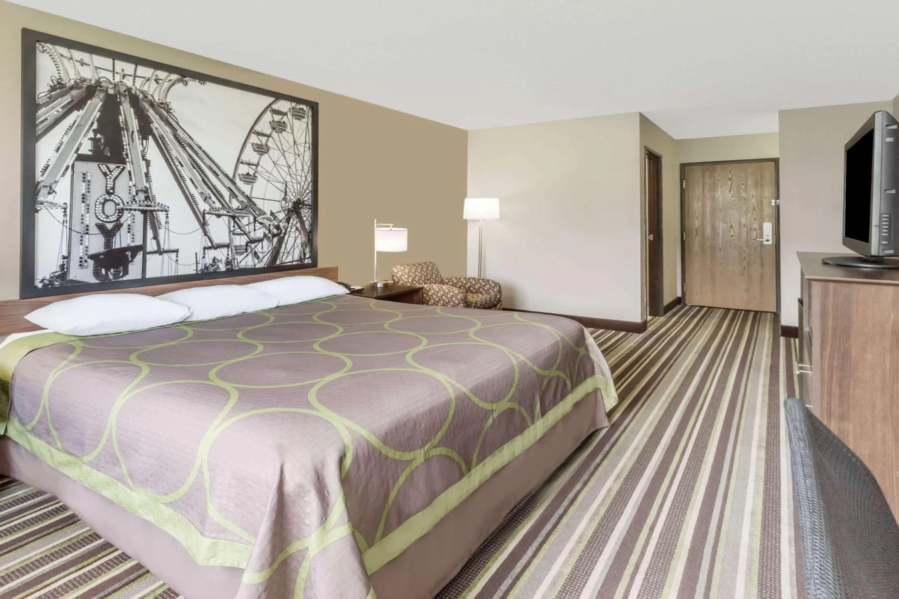 One-Bedroom King Suite - Non-Smoking in Super 8 by Wyndham Plymouth