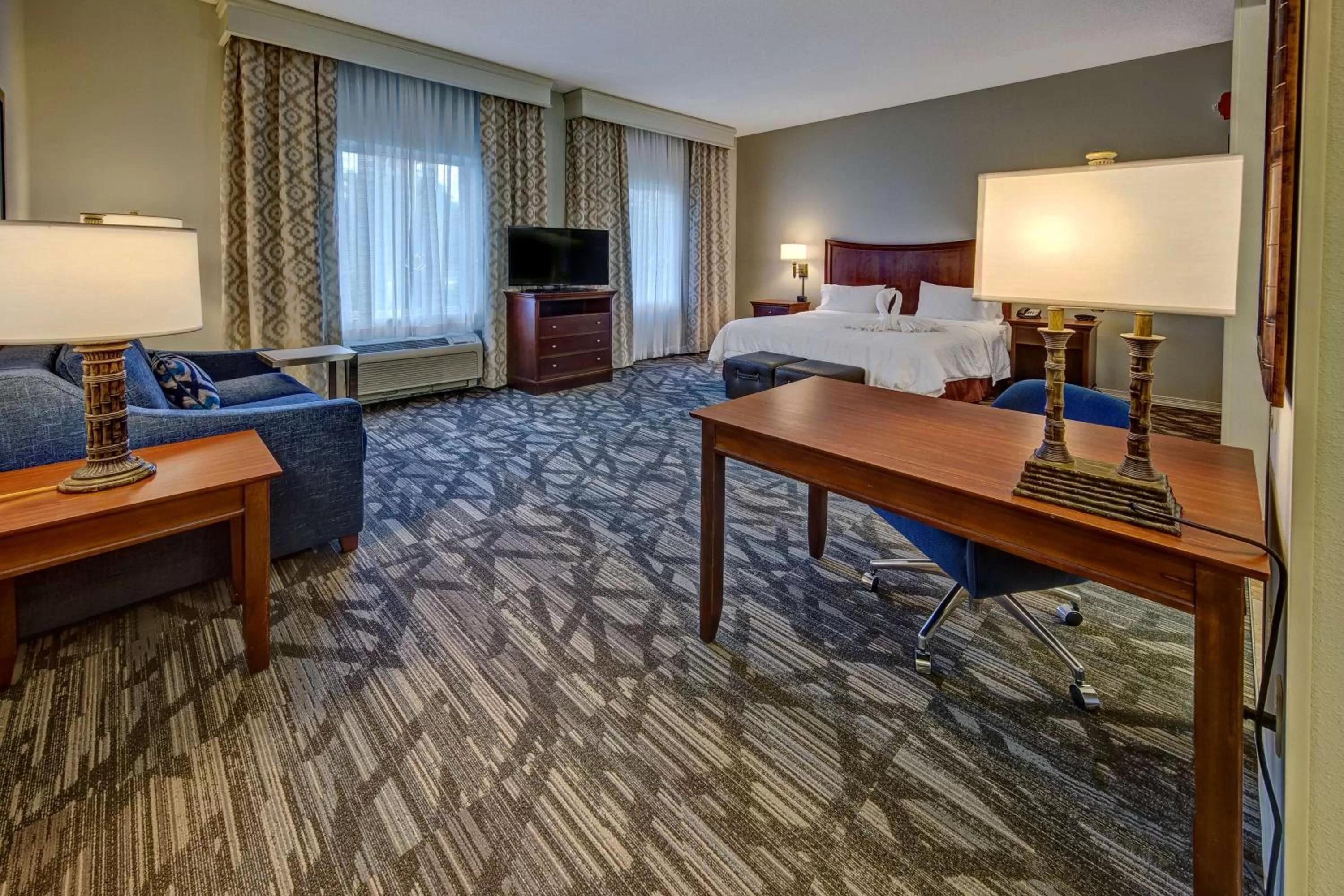 Bed in Hampton Inn & Suites Stuart-North