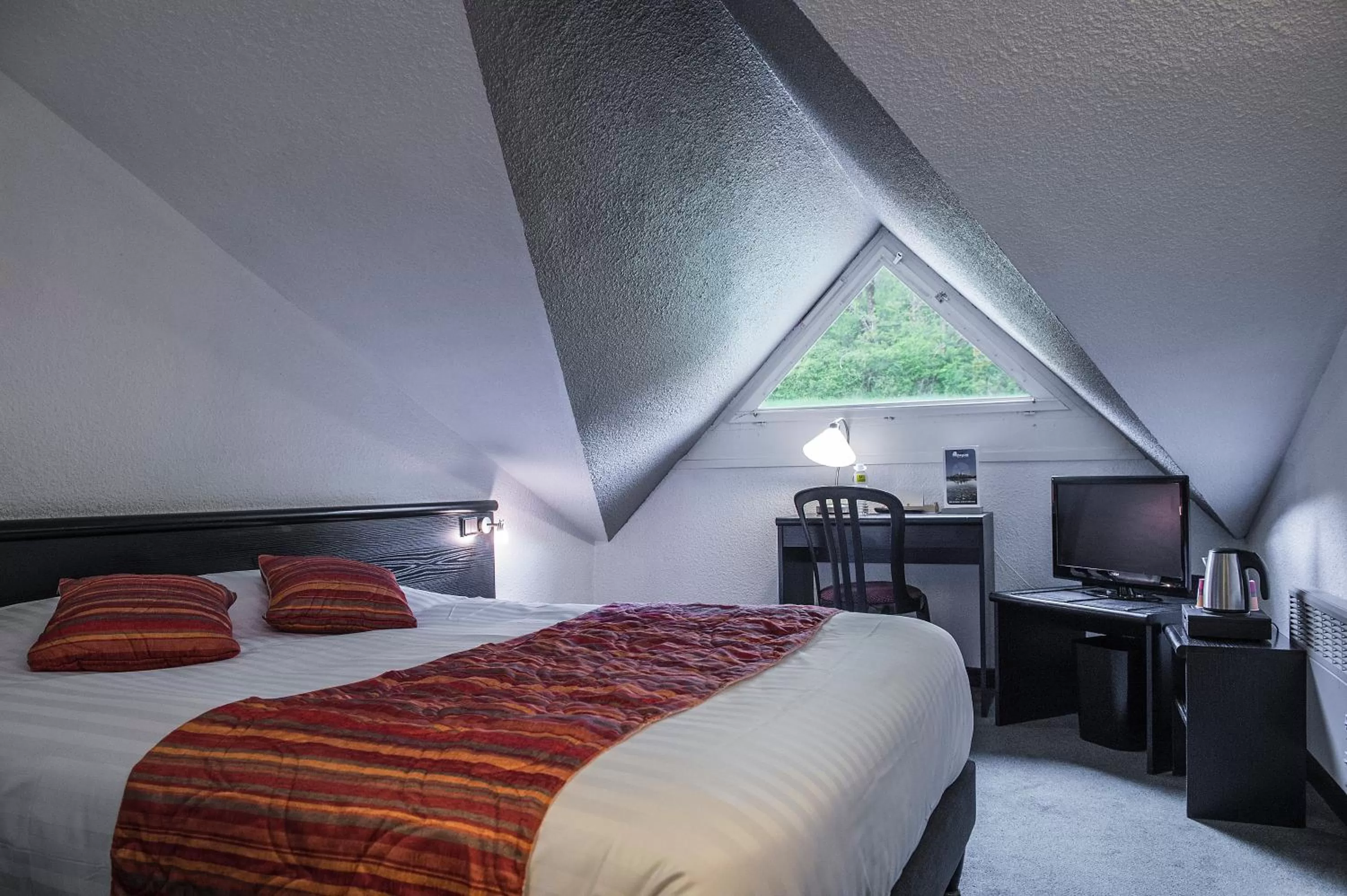 Attic Economy Double Room in Logis Murtel