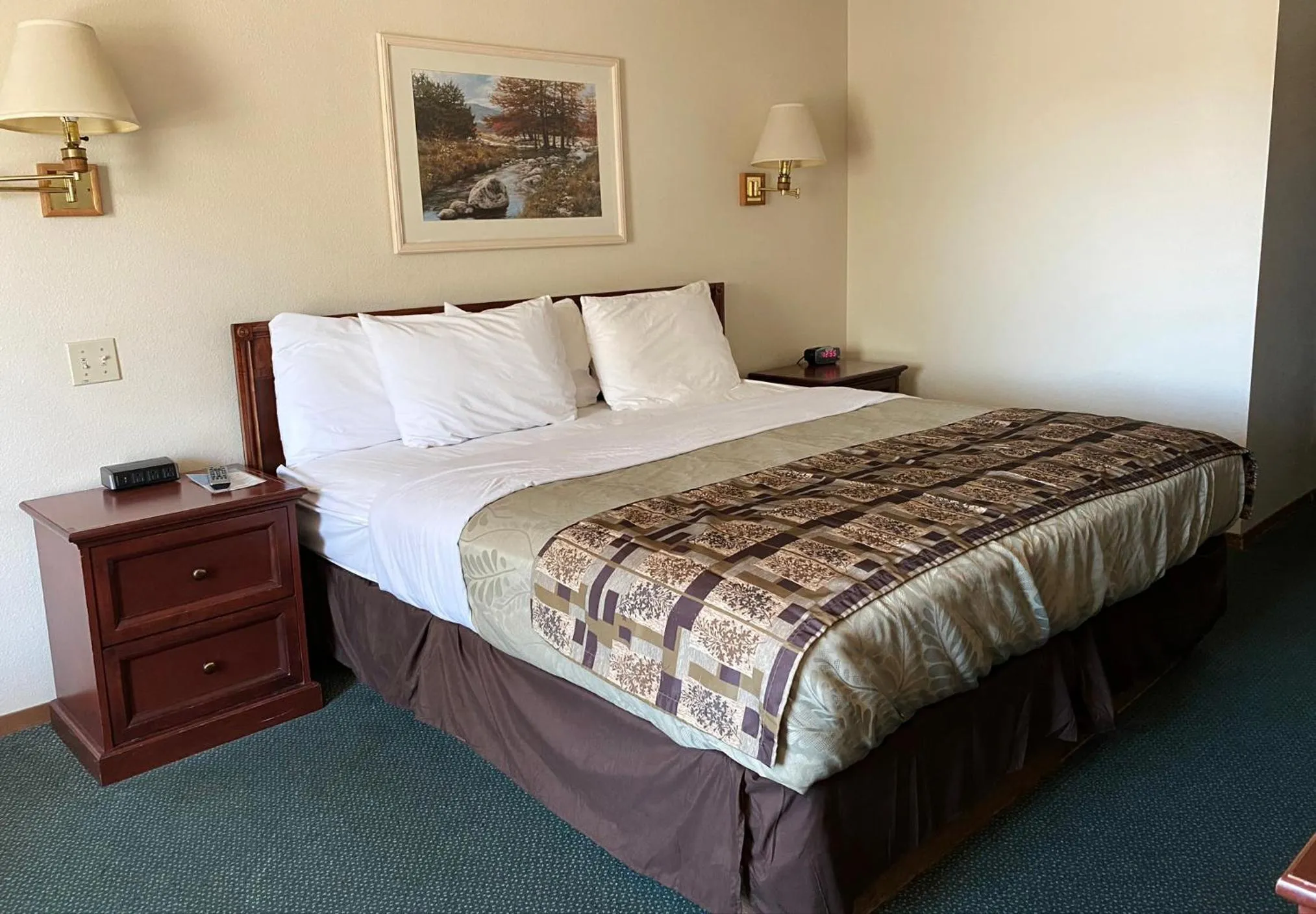 Queen Room in National 9 Inn Price