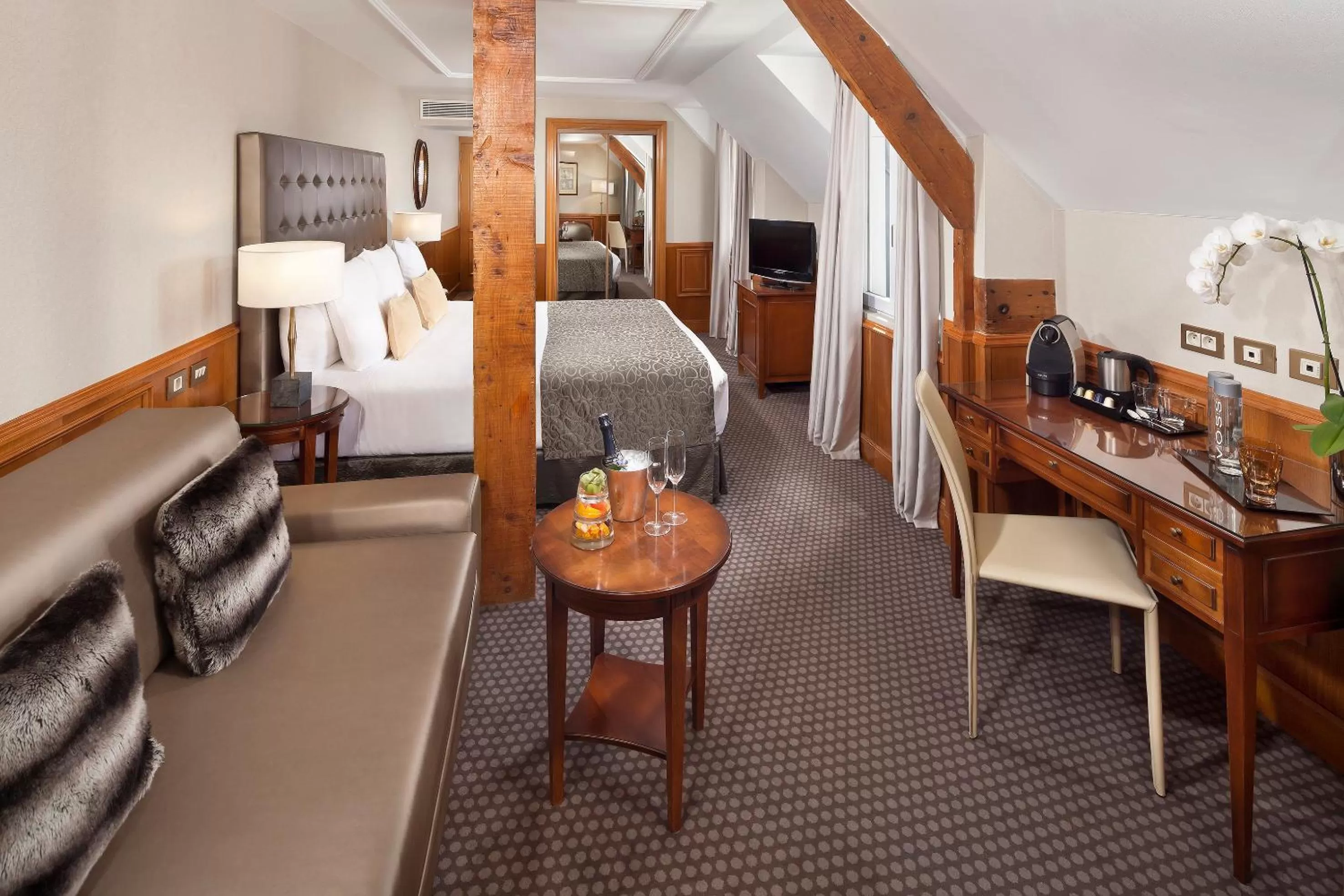 Grand Premium Double Room in Meliá Paris Vendôme