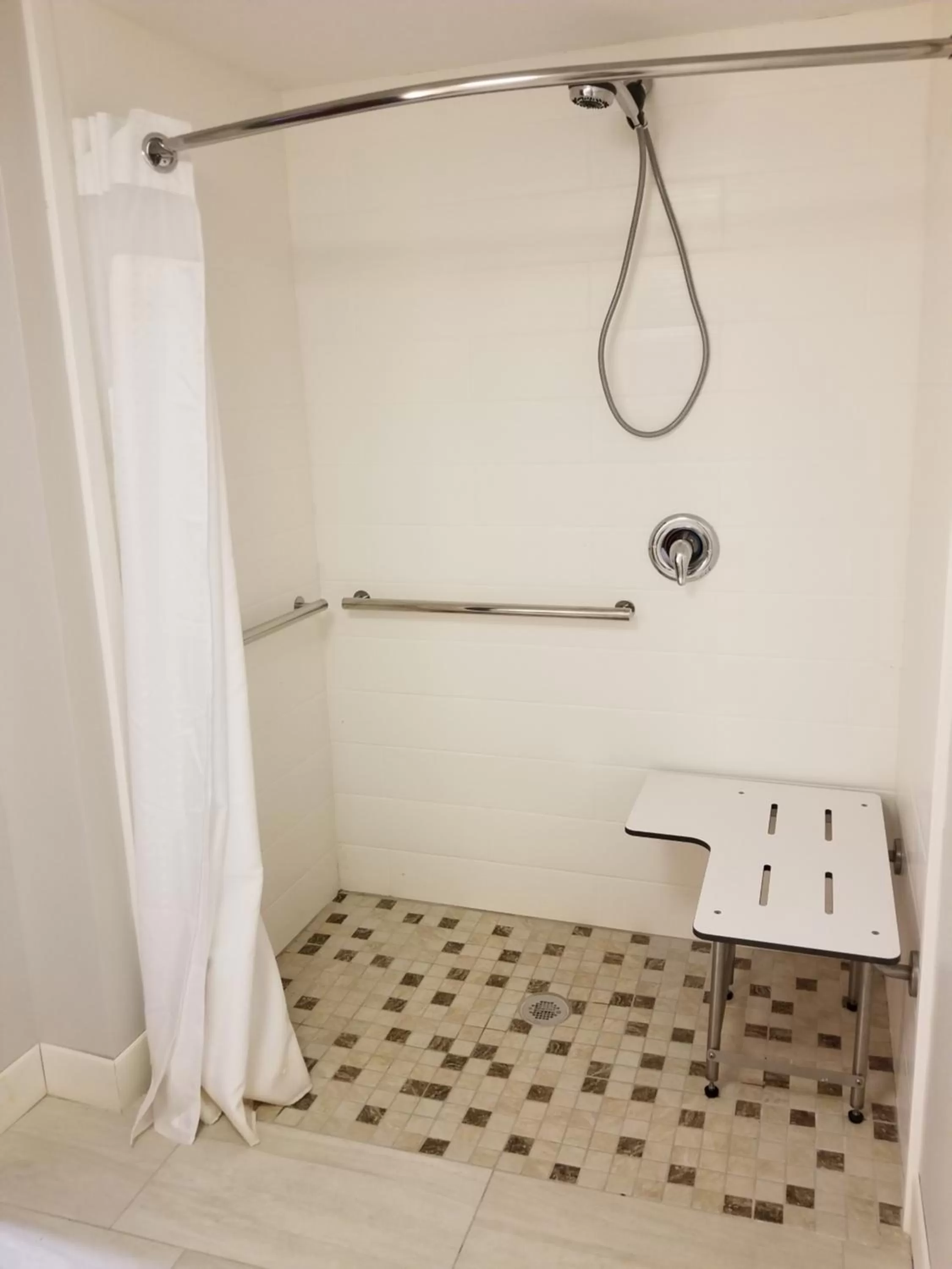 King Room - Disability Access in Holiday Inn Express Birch Run-Frankenmuth Area by IHG