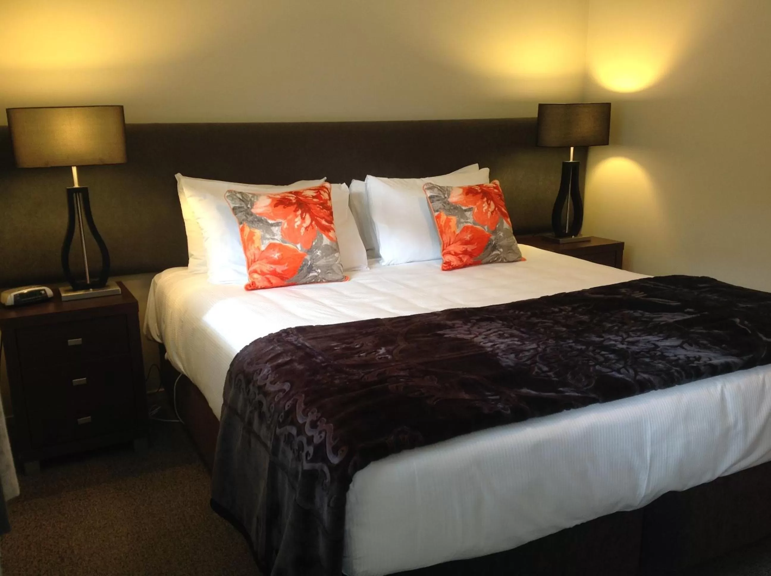 One-Bedroom Suite in Sails on the Lake