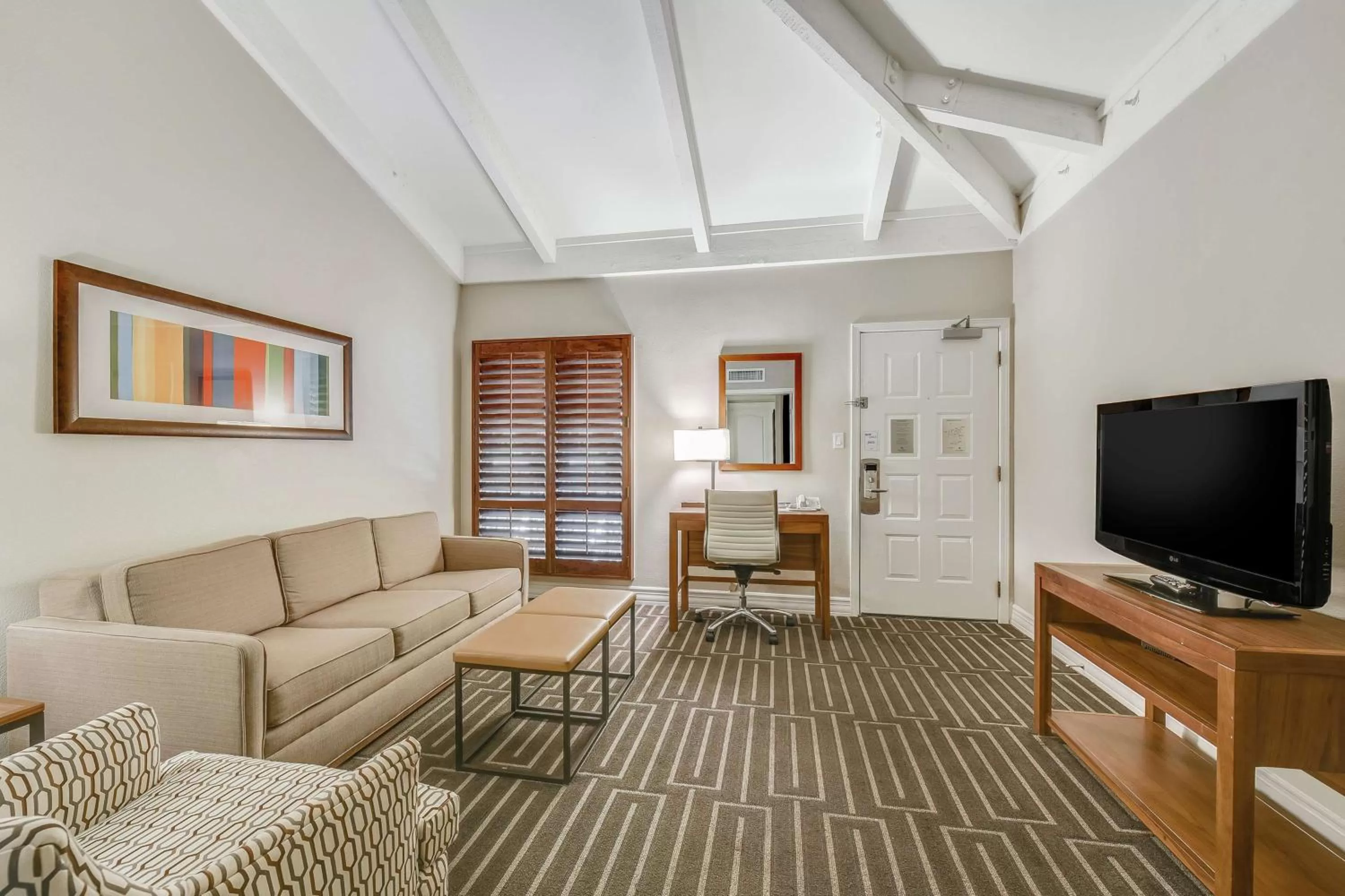 One-Bedroom Queen Suite with Two Queen Beds in Hilton Phoenix Tapatio Cliffs Resort